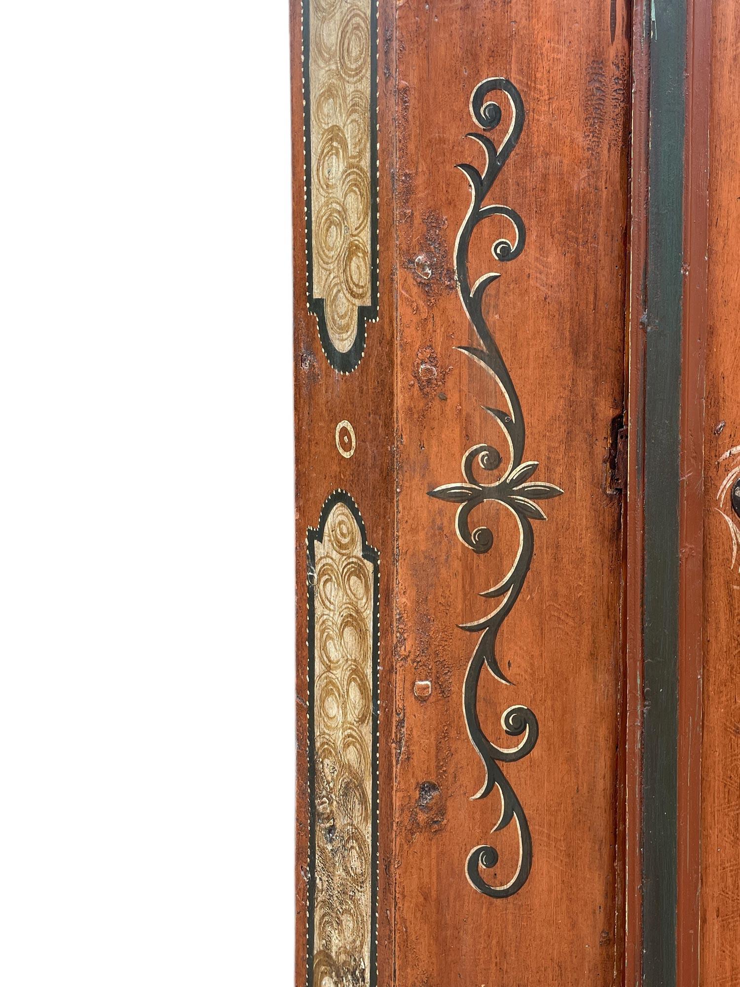 Antiker bemalter Blumenschrank, datiert 1743 im Angebot 10