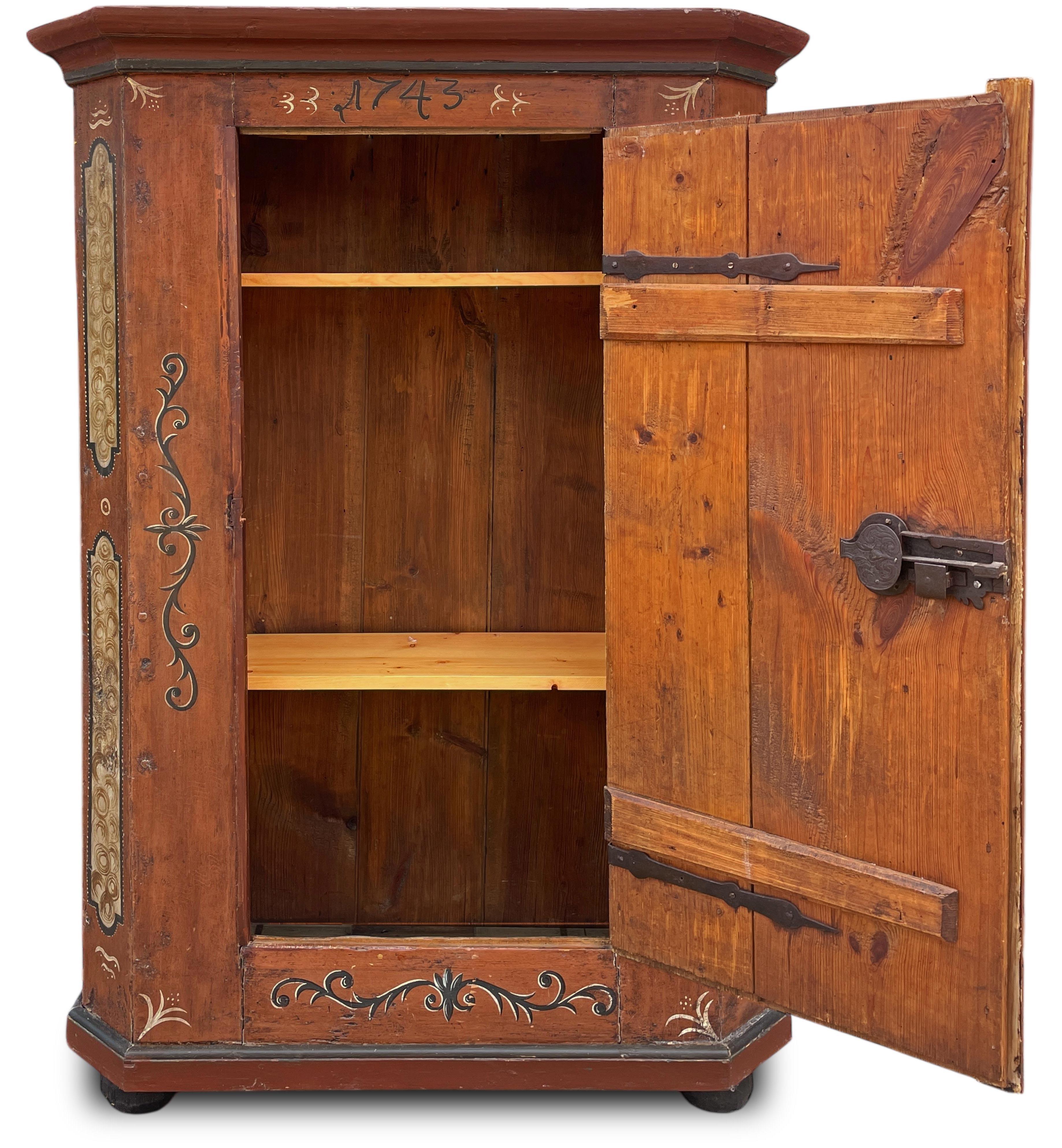 Antiker bemalter Blumenschrank, datiert 1743 (Sonstiges) im Angebot