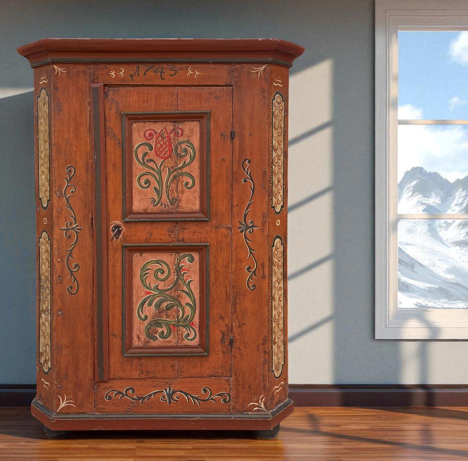 Antiker bemalter Blumenschrank, datiert 1743 (Tannenholz) im Angebot