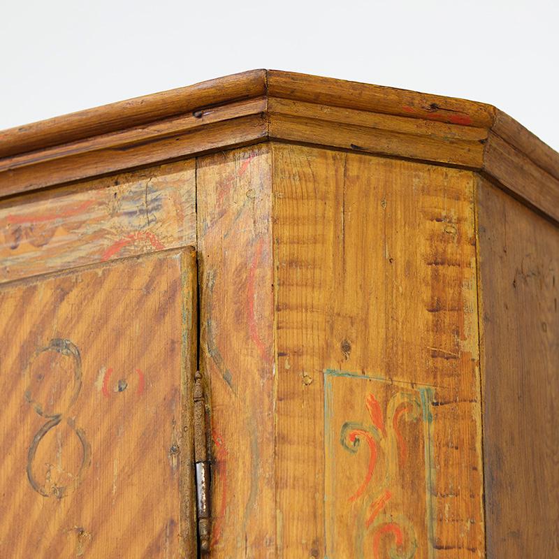 Antique Painted Folk Art Farmhouse Bridal Cabinet 1815 en venta 5