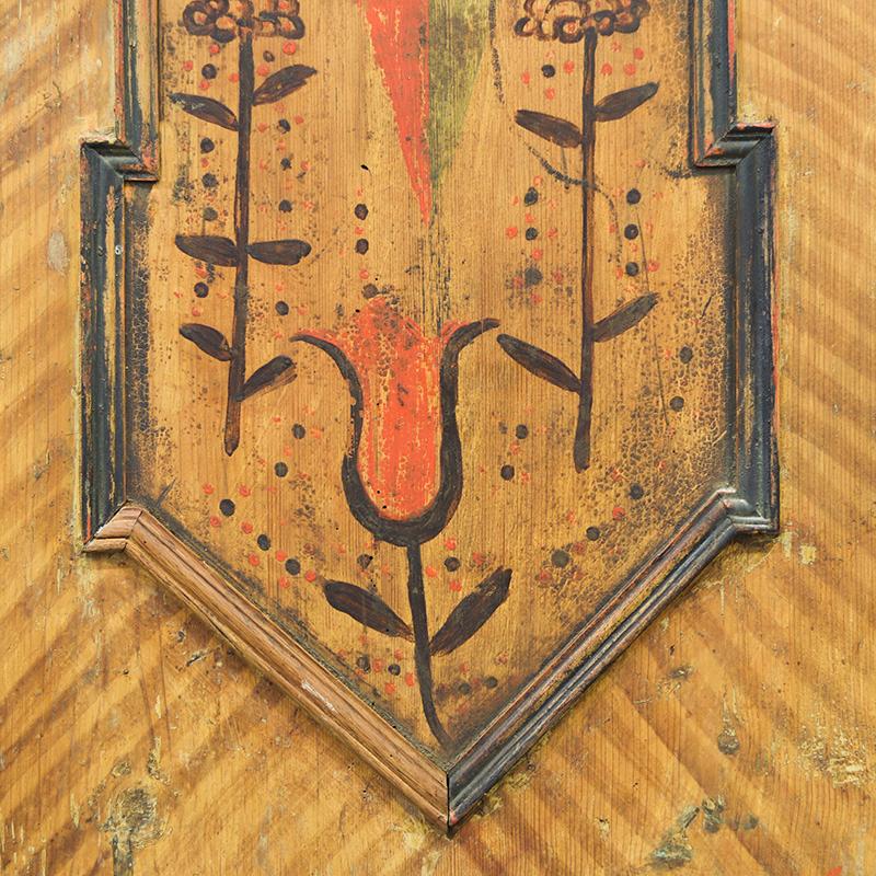 Antique Painted Folk Art Farmhouse Bridal Cabinet 1815 Hecho a mano en venta