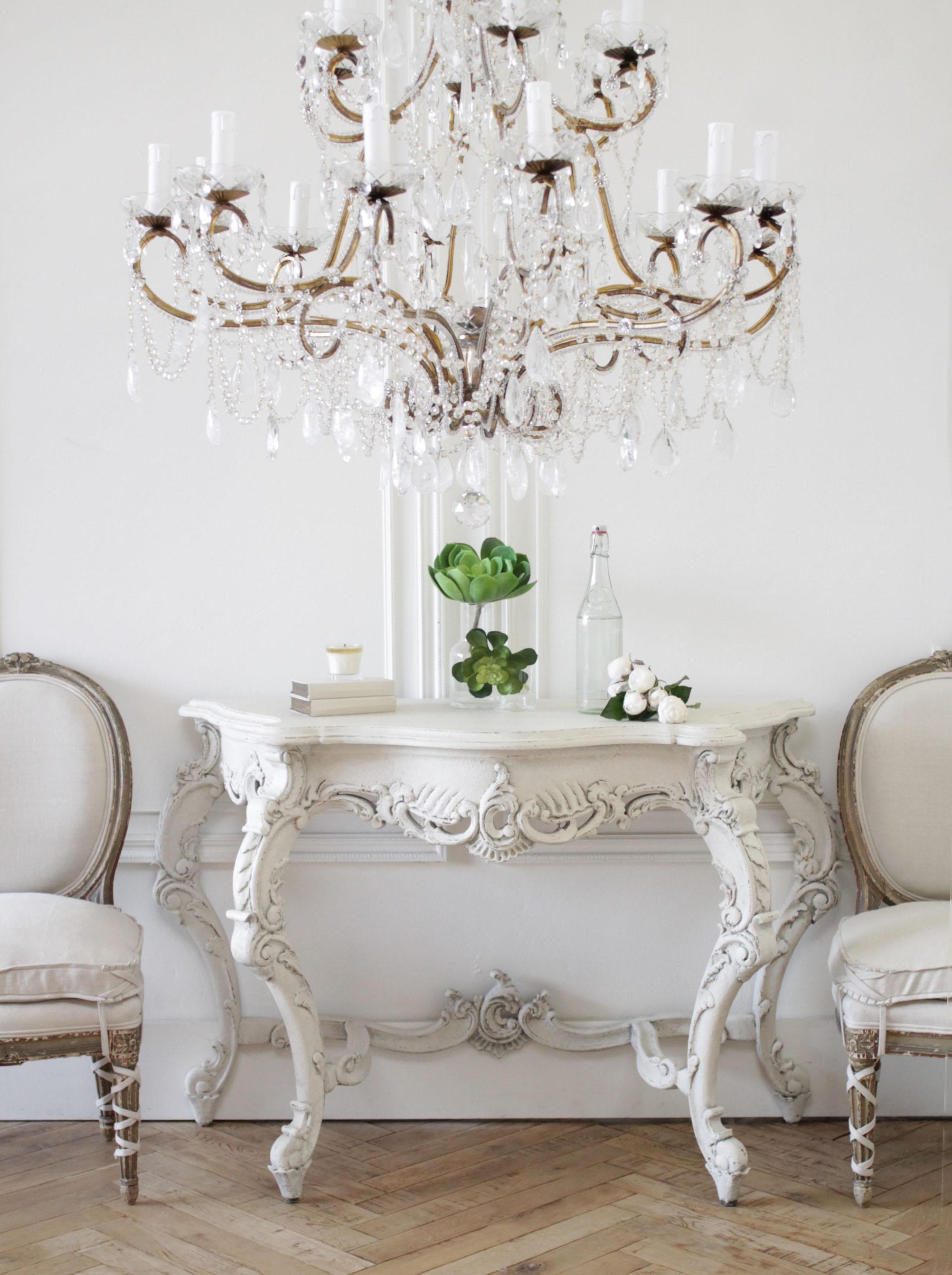 Antique painted French style console table
Beautiful antique painted finish in oyster white with subtle distressed edges, and antique patina.
Solid and sturdy can stand alone, does not need to be mounted to a wall.
        
