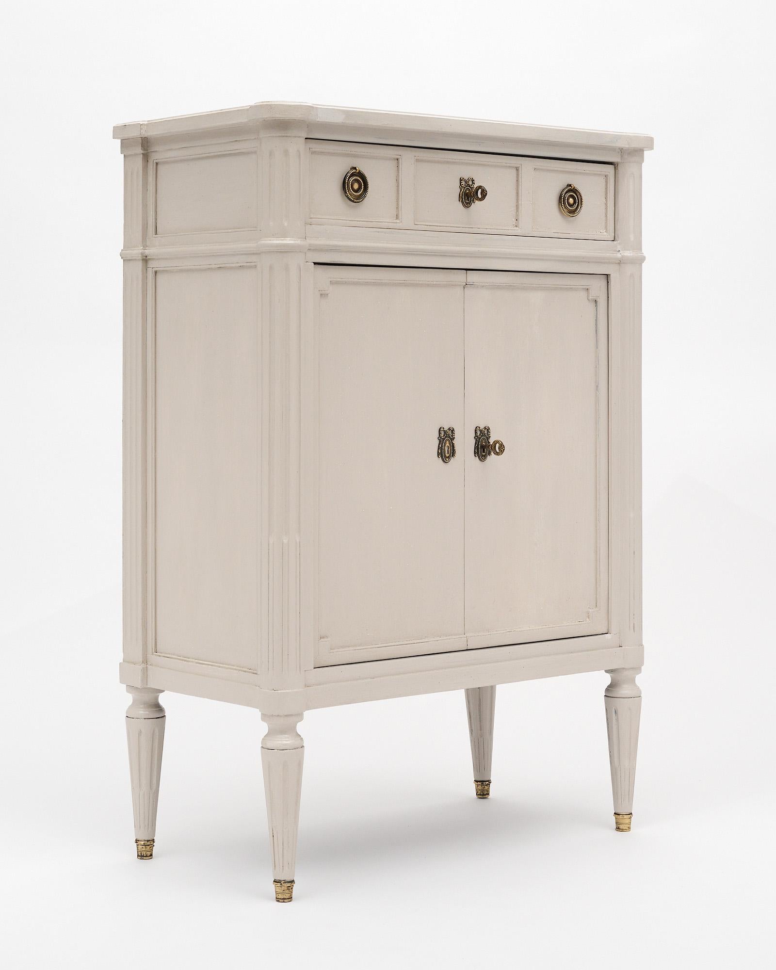 Cabinet or petite buffet from France in the Louis XVI style. This piece has a painted finish in the French “Trianon” gray color, Marie Antoinette’s favorite color to decorate the “petit TRIANON” in Versailles. The cabinet features one dovetailed