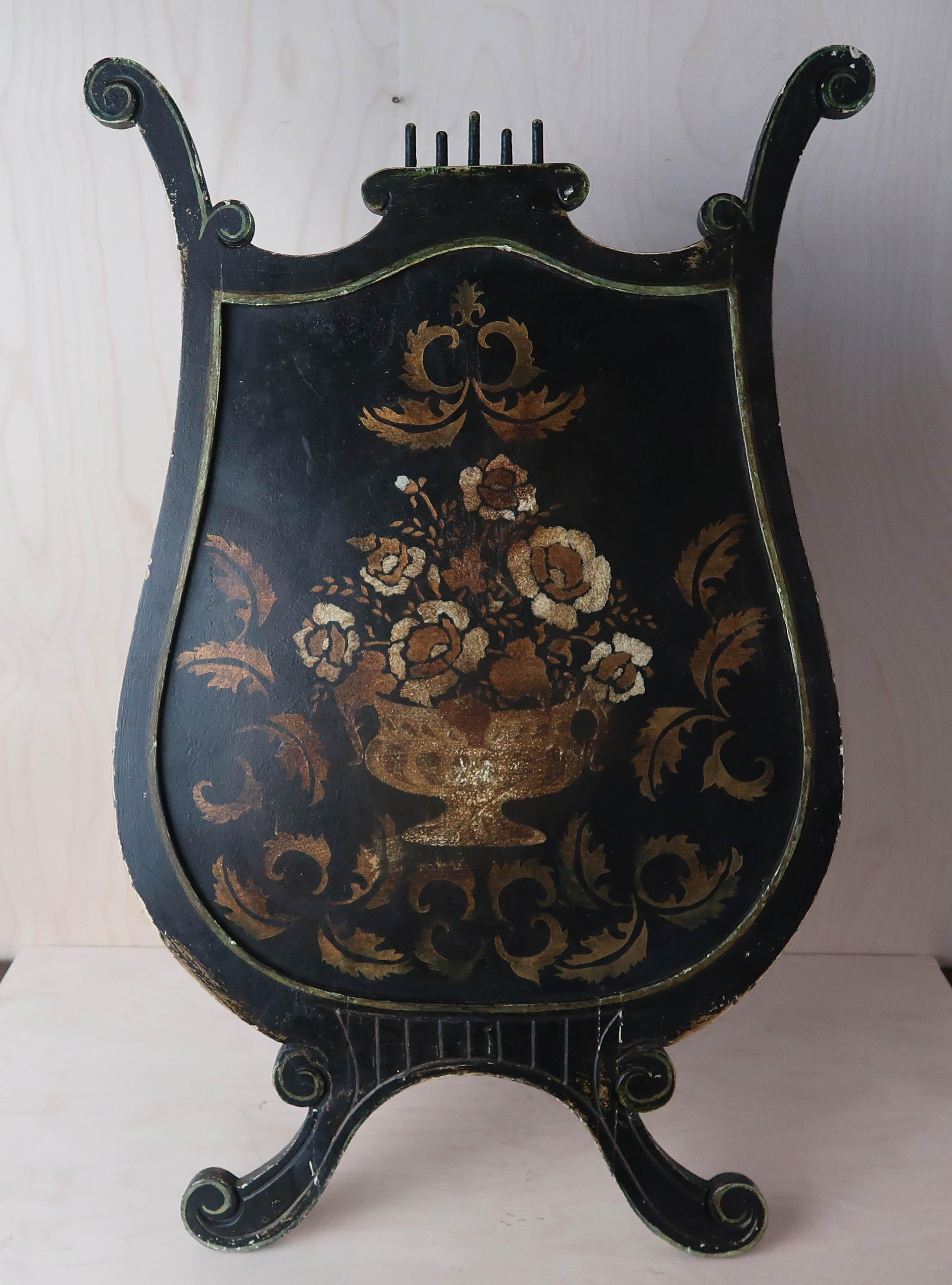 Wonderful painted fireplace screen

Original paint. No re-touches.

Naively painted wood surround and tin floral panel.

The floral panel is in Dutch baroque style

Country House condition.

The easel support at the back is movable.

Sturdy