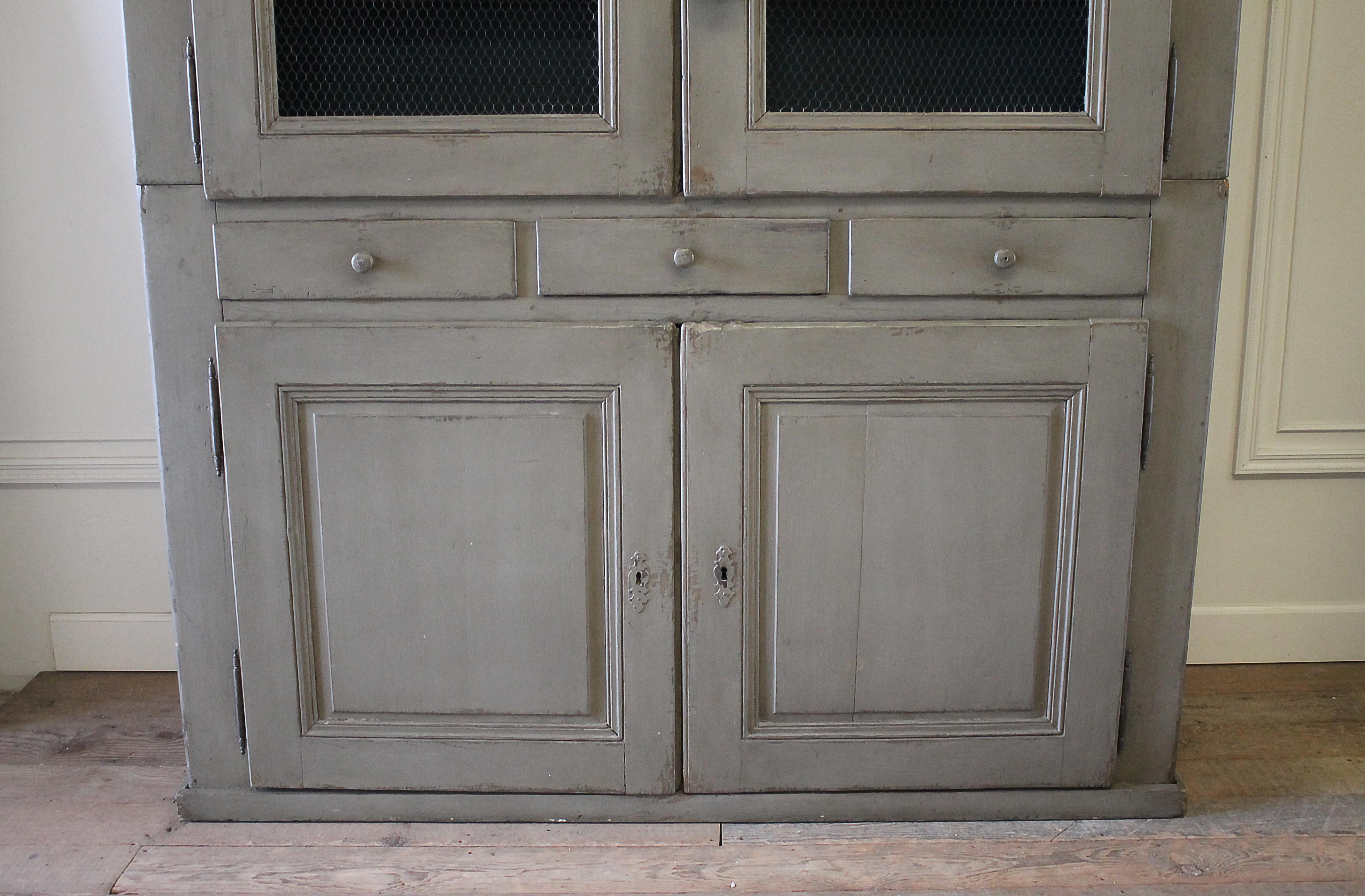 Antique Painted Pine Cupboard In Good Condition In Brea, CA