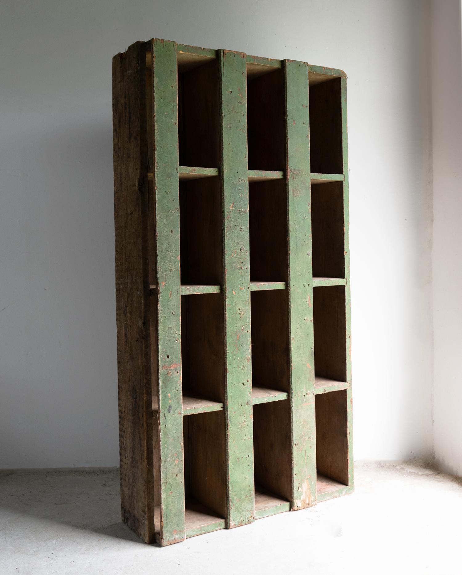 Antique Painted Pine Pigeon Hole Shelving Unit, 19th Century im Angebot 2