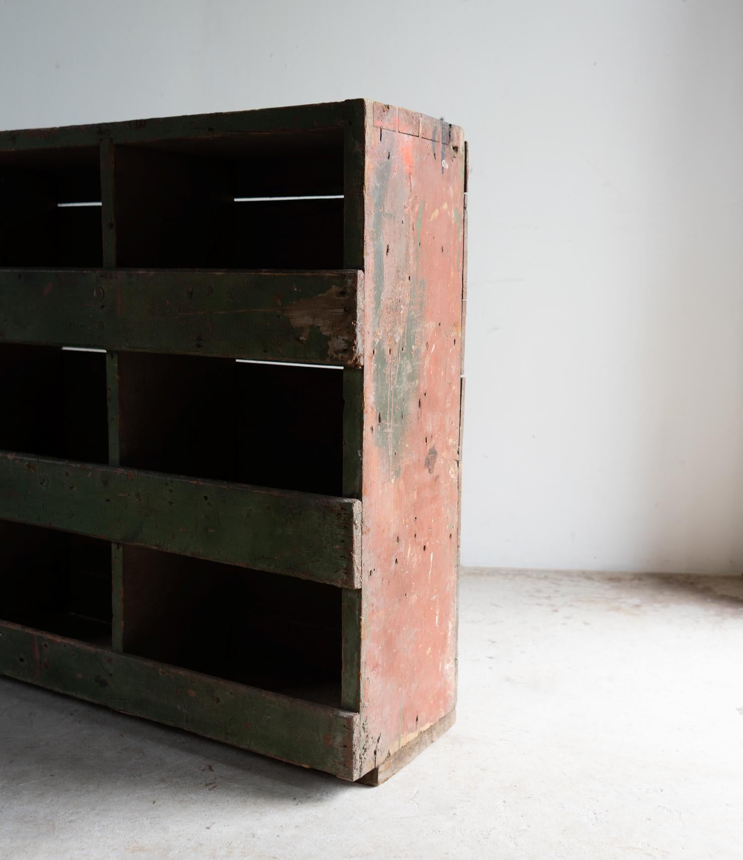 Antique Painted Pine Pigeon Hole Shelving Unit, 19th Century (Handgefertigt) im Angebot
