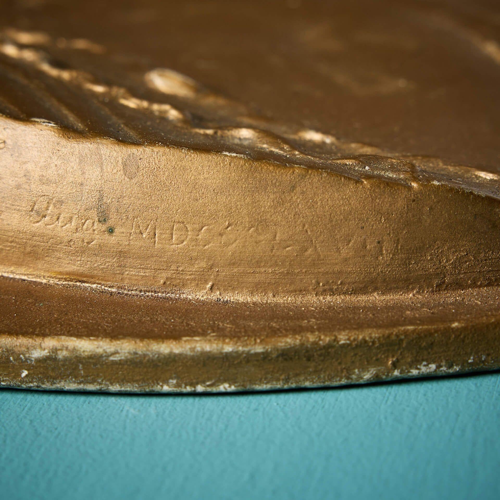 Antike bemalte Gipsporträt-Wandtafel mit Porträt einer weiblichen Figur (19. Jahrhundert) im Angebot