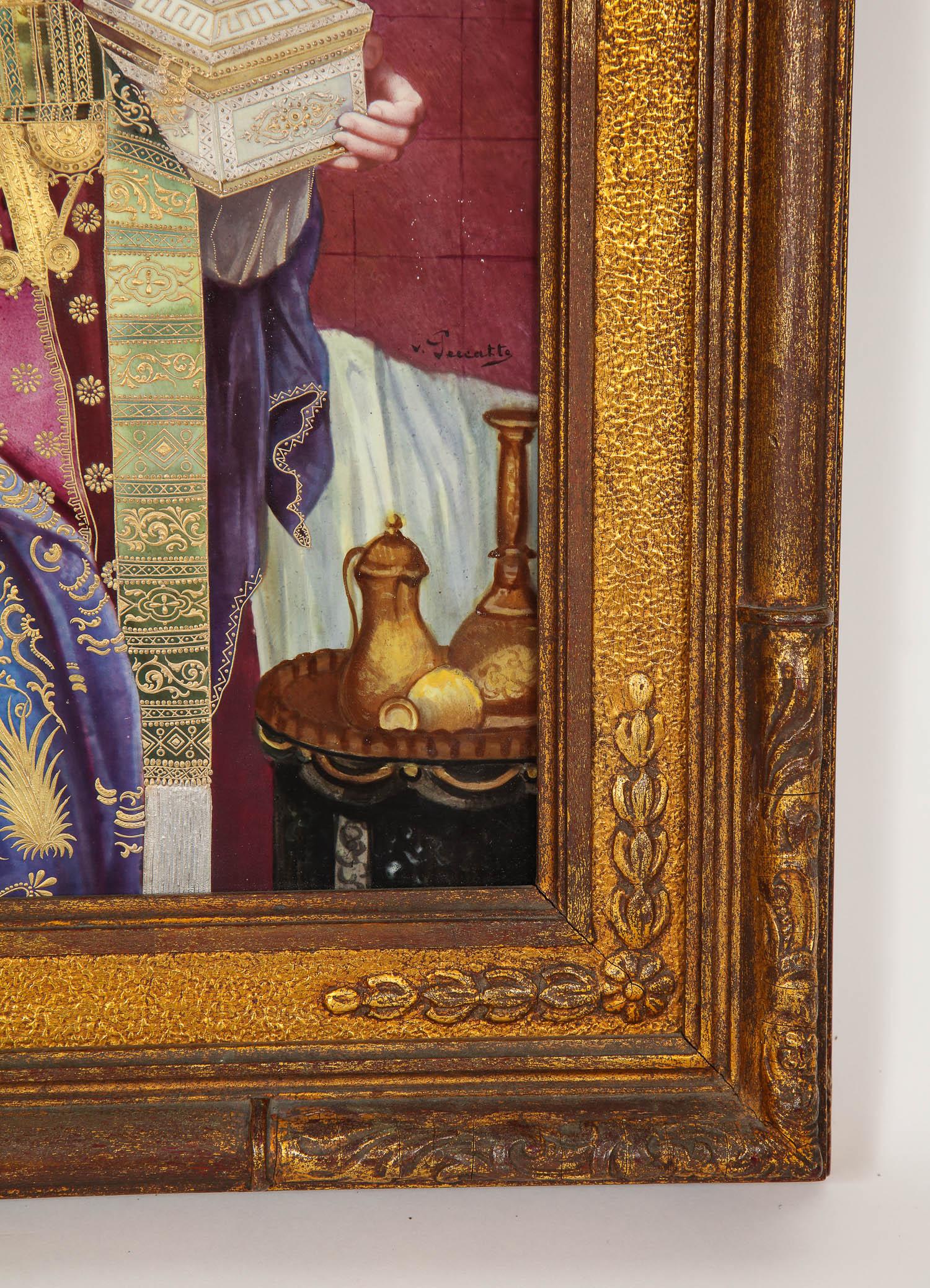 Antike bemalte Porzellanplakette, die eine orientalische Schönheit darstellt, signiert Wien (Chinoiserie) im Angebot