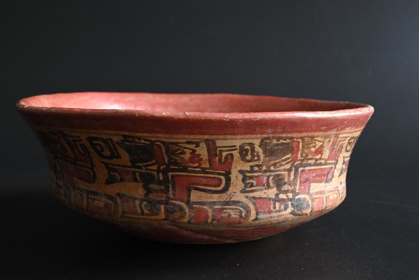 Cerámica antigua pintada de la civilización maya /  Cuenco de cerámica decorada 2