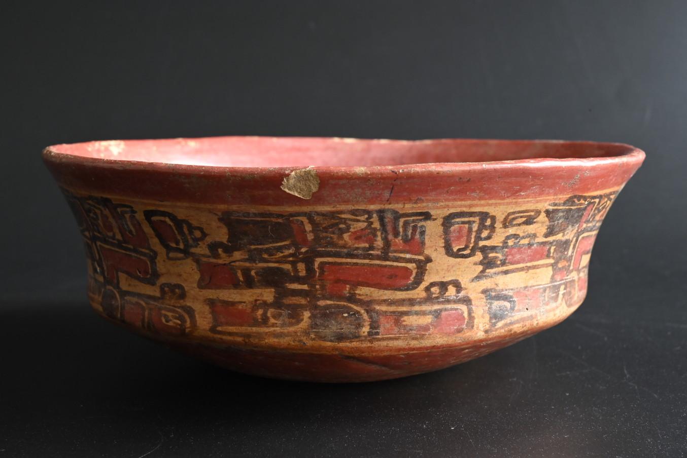 Cerámica antigua pintada de la civilización maya /  Cuenco de cerámica decorada siglo XVIII y antes