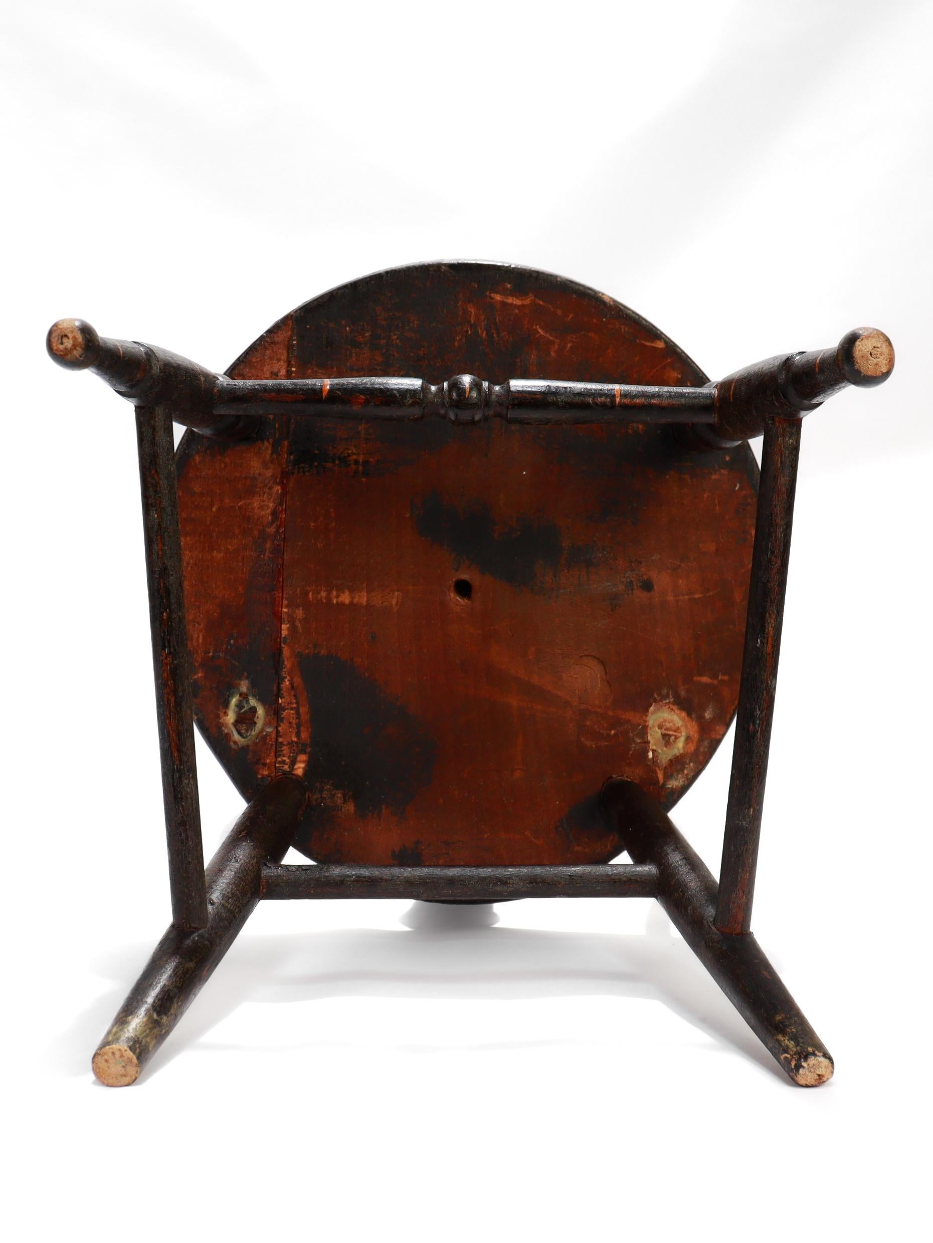 Antiker bemalter und schablonierter Miniatur-Volkskunst-Kinderstuhl oder Puppenstuhl im Angebot 4