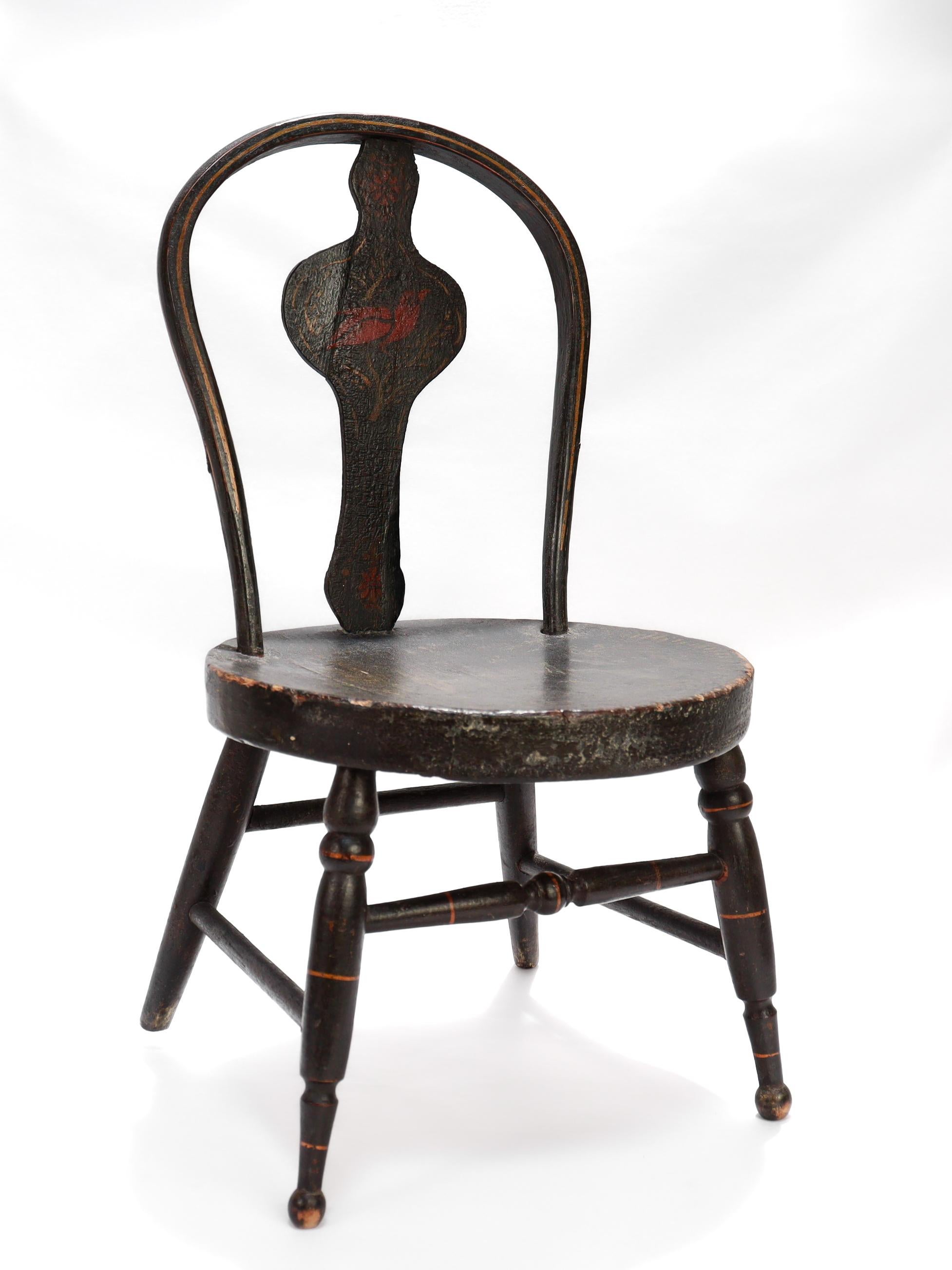 Antiker bemalter und schablonierter Miniatur-Volkskunst-Kinderstuhl oder Puppenstuhl im Angebot 2