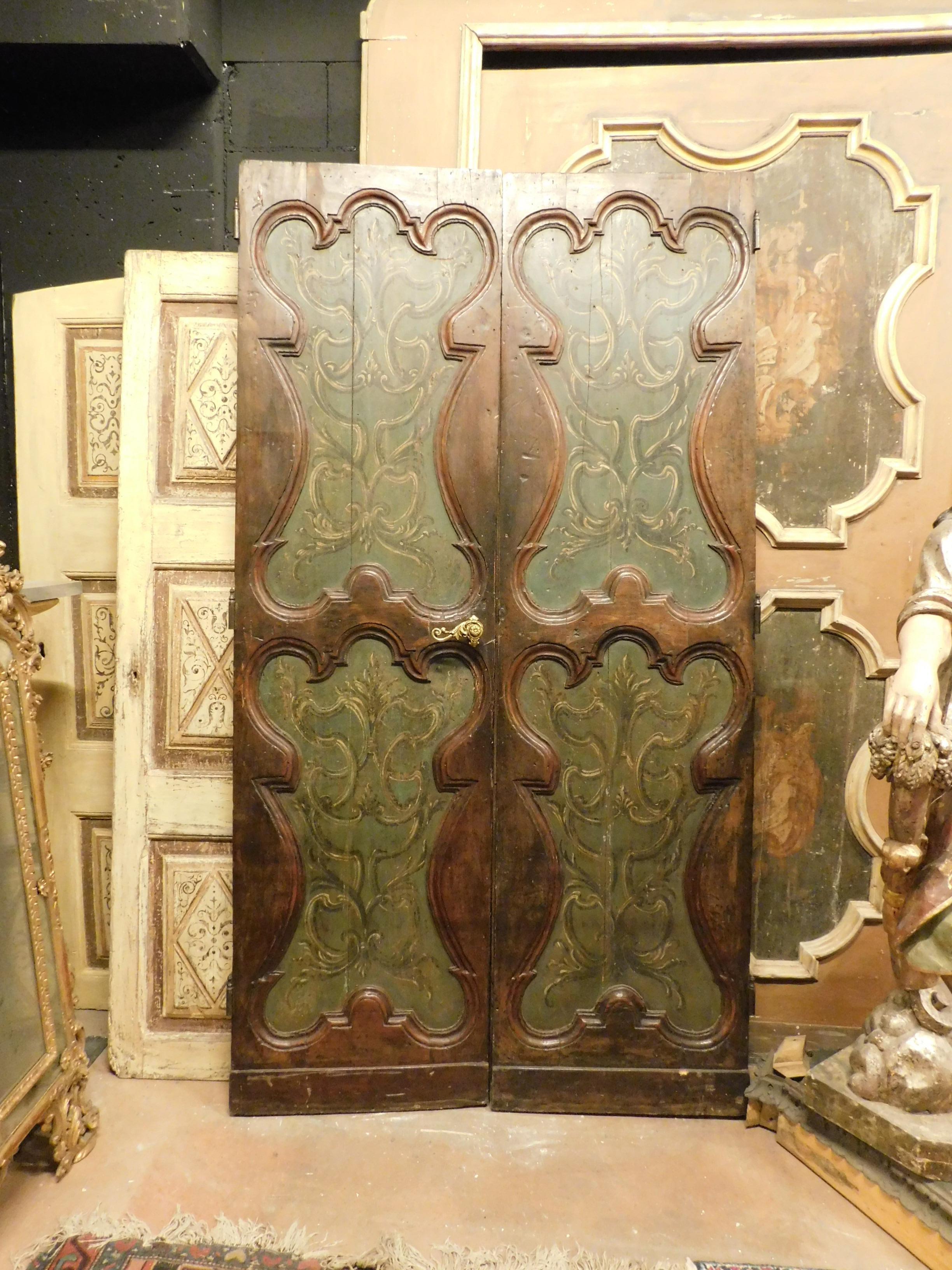 Antique Painted Walnut Double Door, 18th Century Tuscany, Italy In Good Condition In Cuneo, Italy (CN)