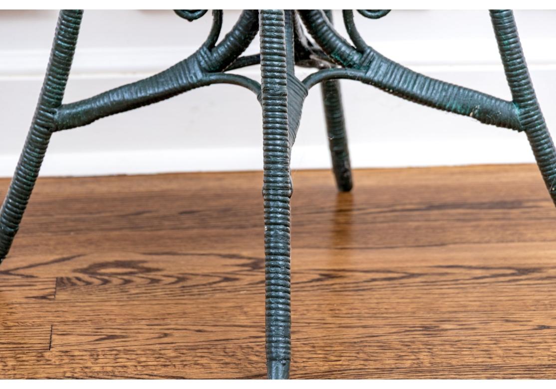 Dipinto Antica scatola con coperchio in vimini dipinta su un supporto in vendita