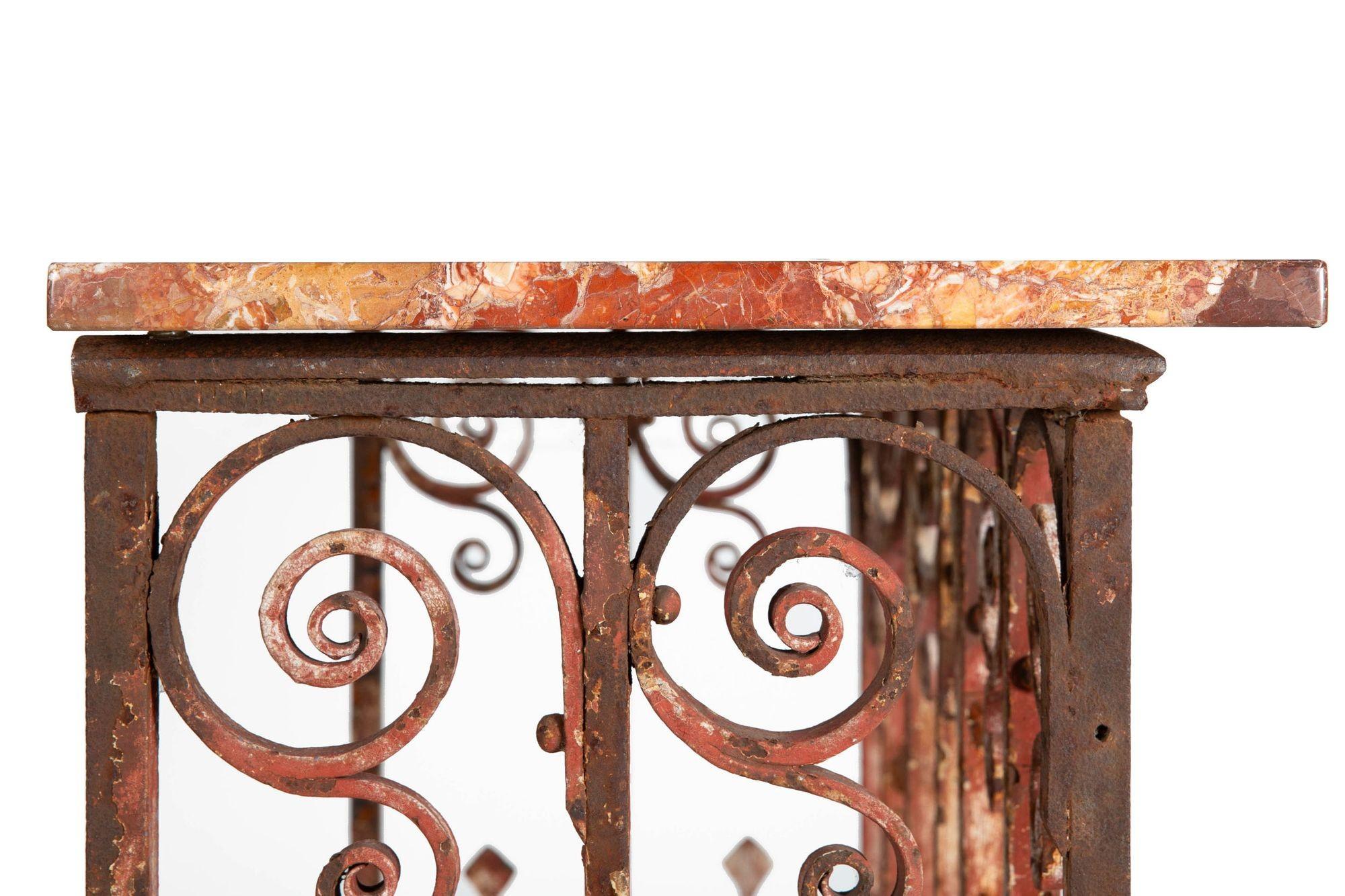 XIXe siècle Ancienne table console de pilier architecturale en fer forgé et marbre rouge peint en vente