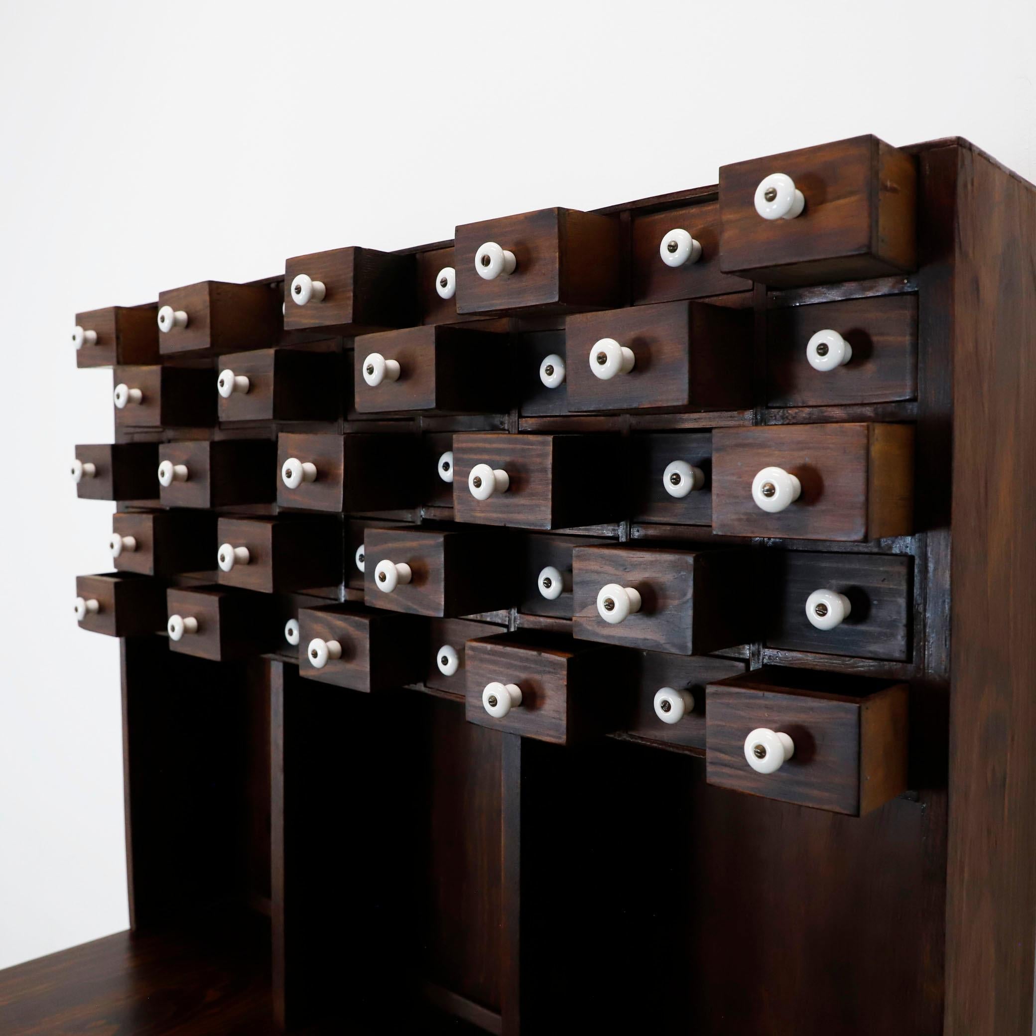 Antico cassettone da pittore con pomelli in porcellana In condizioni buone in vendita a Mexico City, CDMX