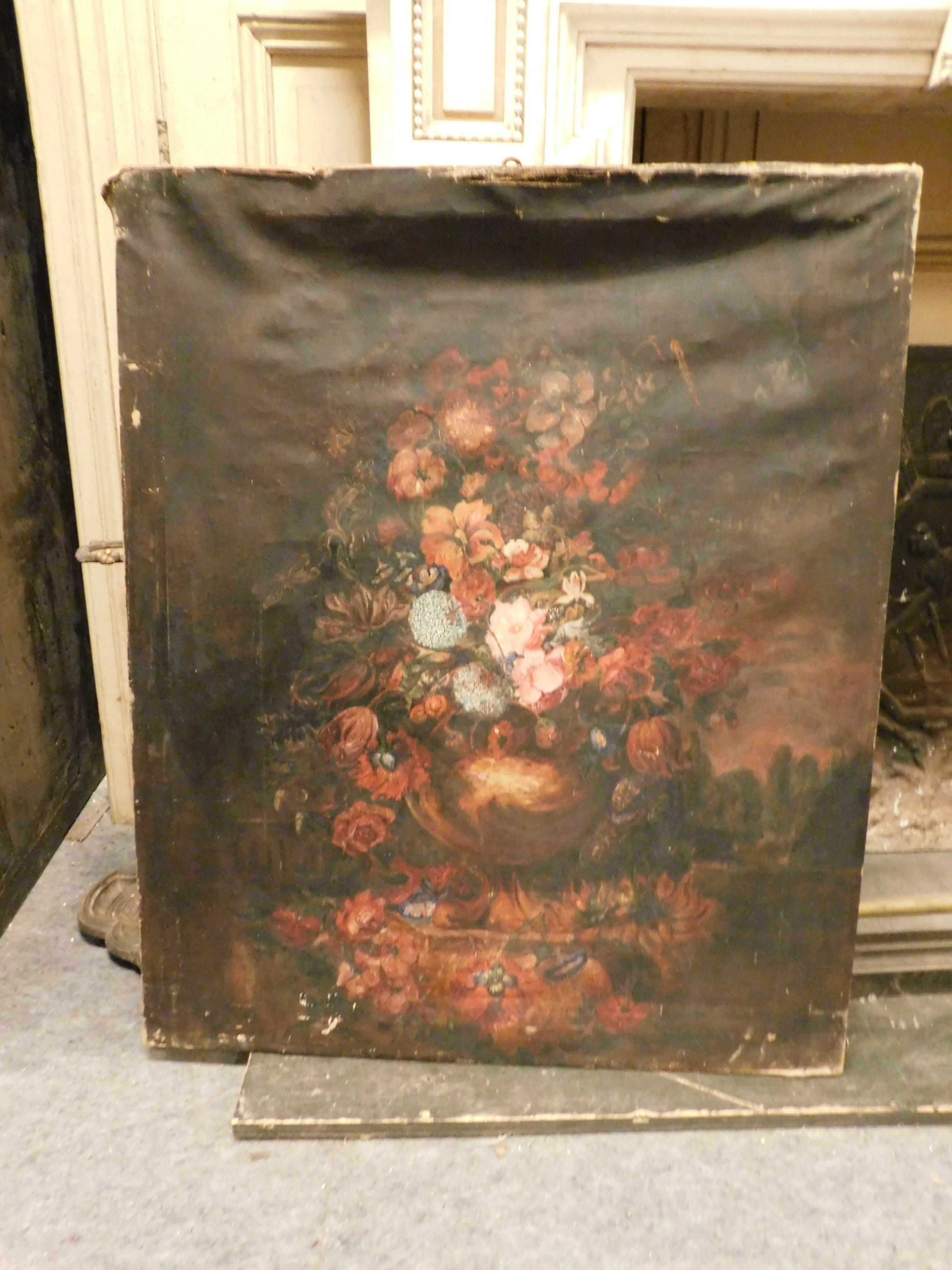 Antique Painting on Canvas, Floral on a Black Background, 1800 Italy In Good Condition In Cuneo, Italy (CN)
