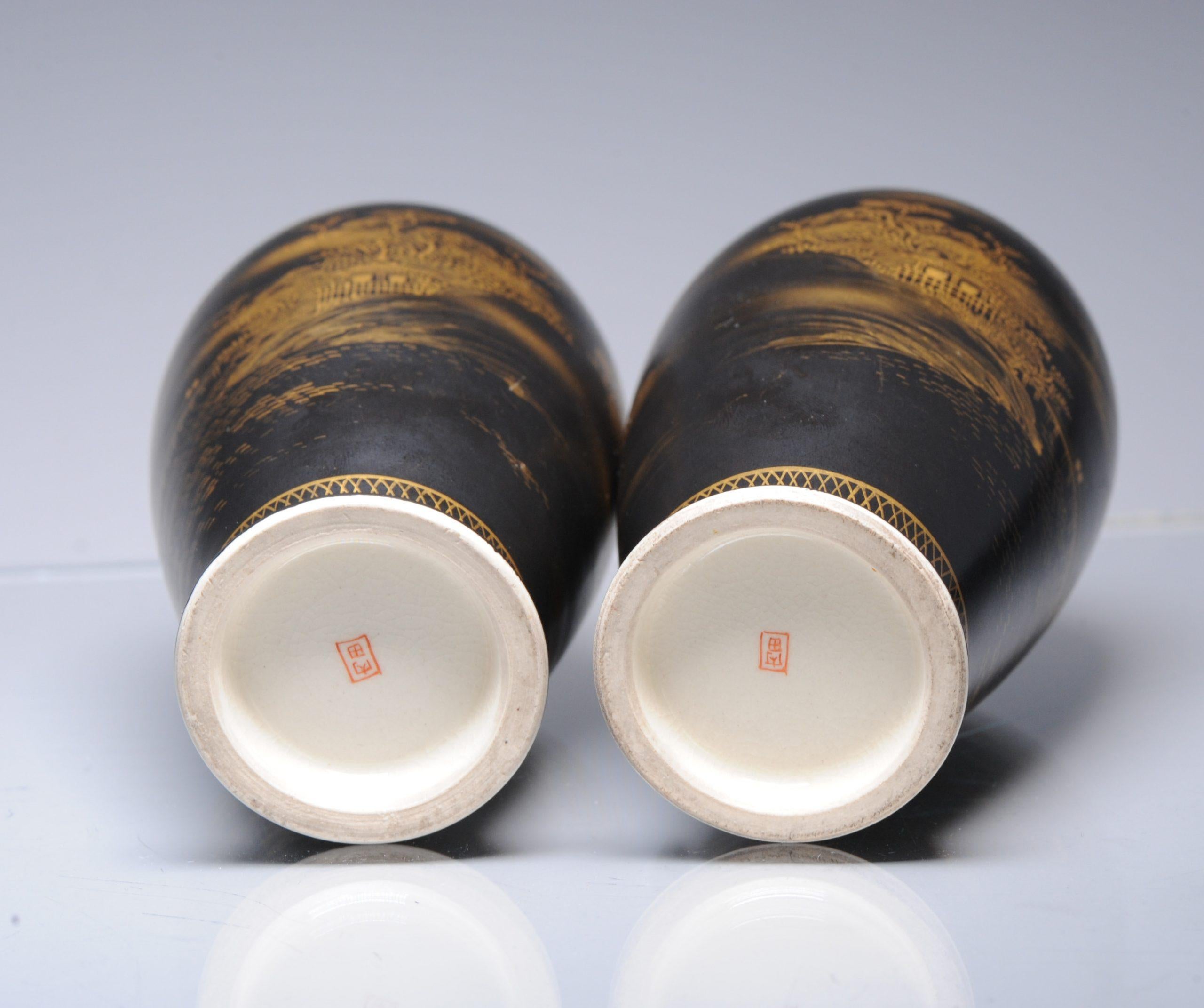 Ancienne paire de vases japonais Satsuma noirs de haute qualité paysage Uchida du 19e siècle en vente 6