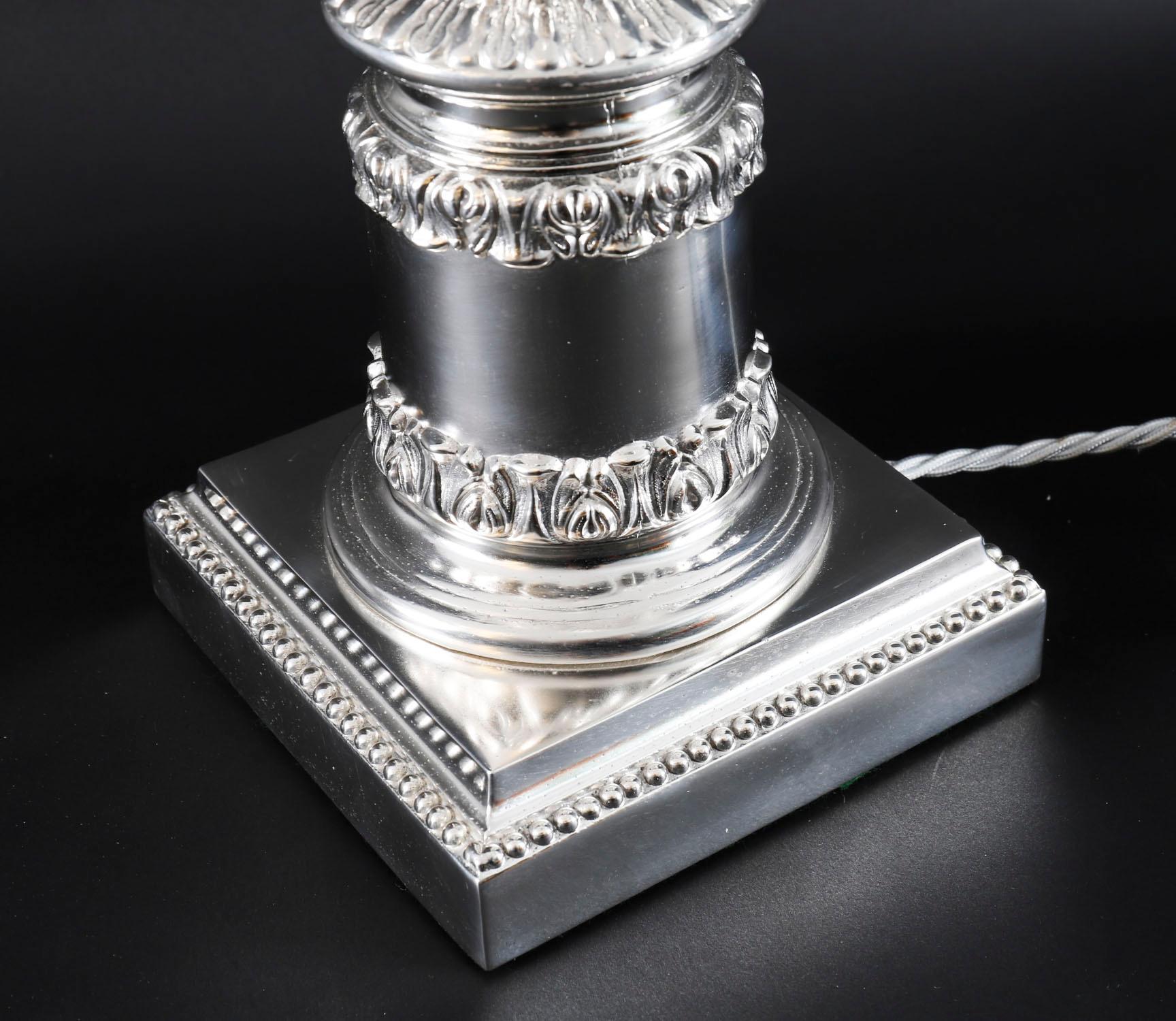 Antique Pair 2ft Silver Plated Corinthian Column Table Lamps 20th Century en venta 3