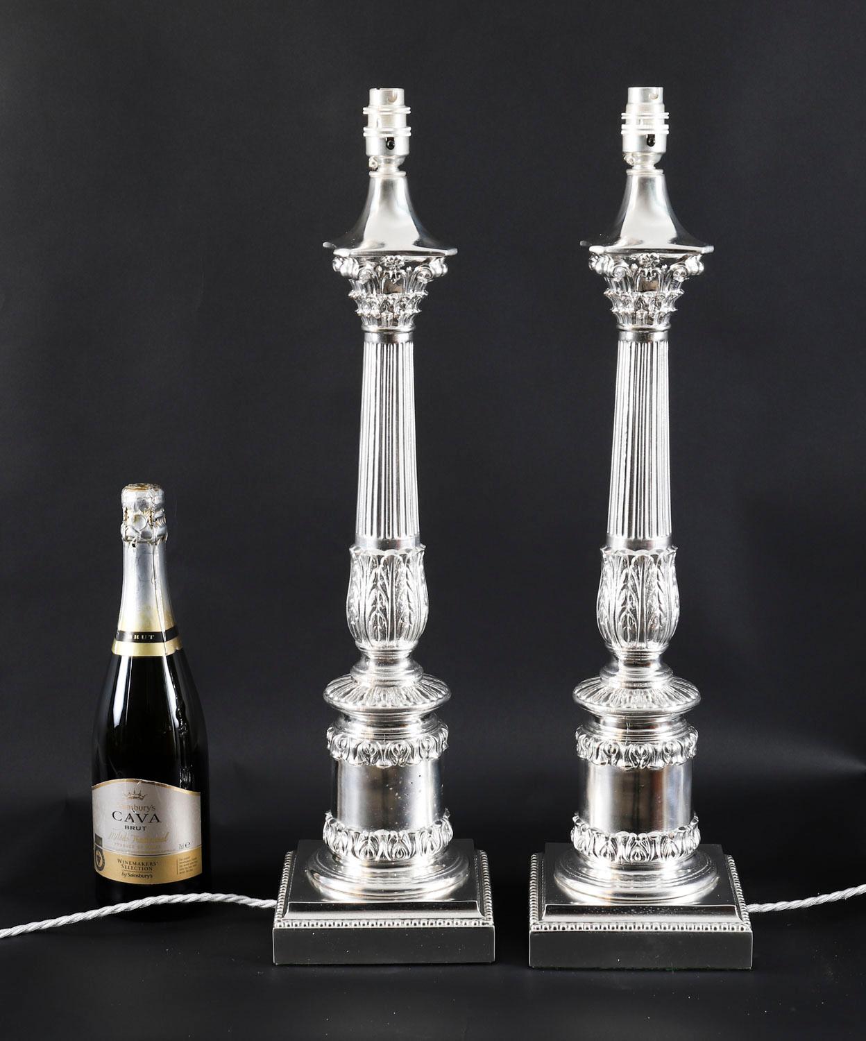 Antique Pair 2ft Silver Plated Corinthian Column Table Lamps 20th Century en venta 4