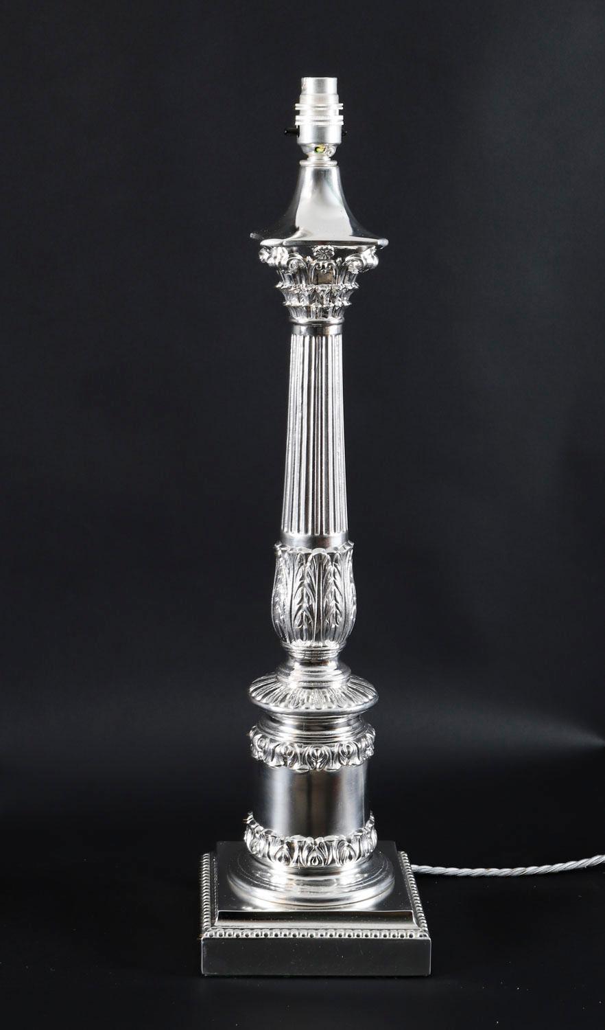 Antique Pair 2ft Silver Plated Corinthian Column Table Lamps 20th Century Eduardiano en venta