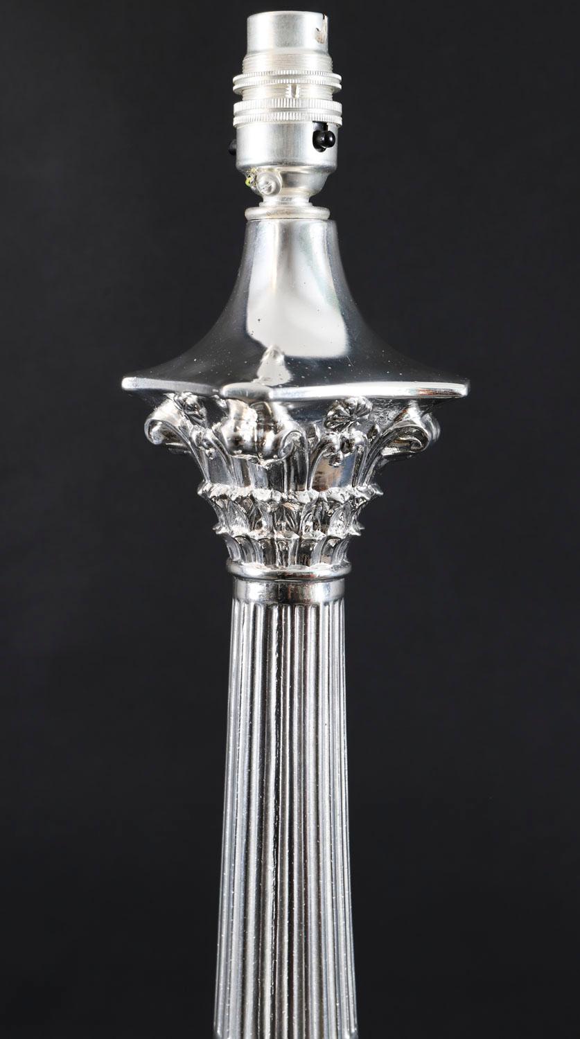 Antique Pair 2ft Silver Plated Corinthian Column Table Lamps 20th Century en Bueno estado para la venta en London, GB