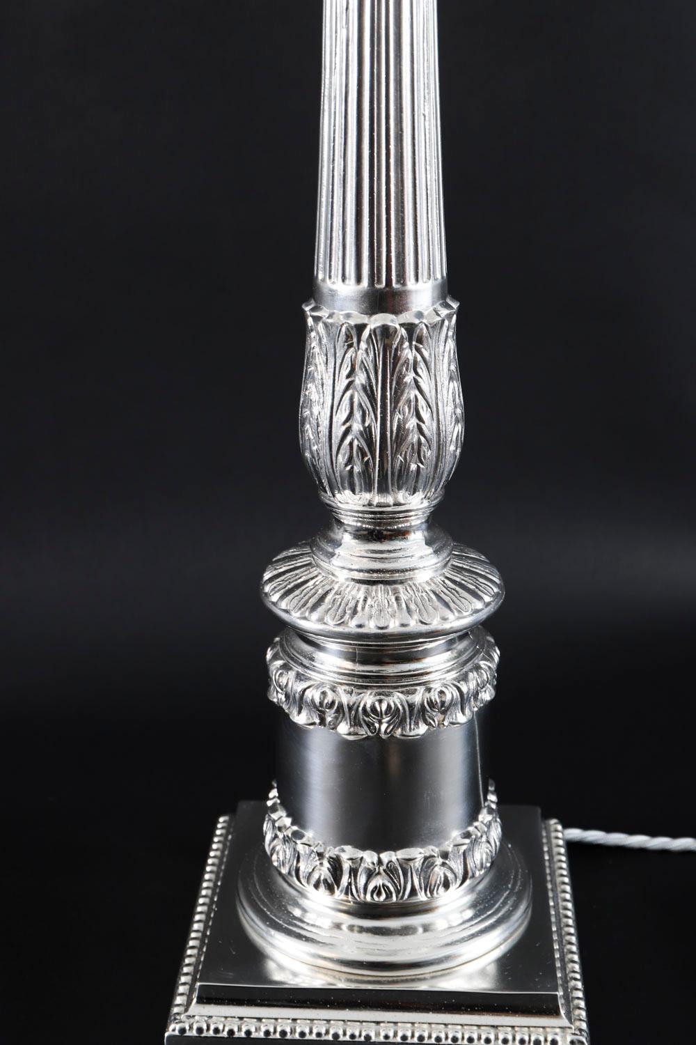 Antique Pair 2ft Silver Plated Corinthian Column Table Lamps 20th Century siglo XX en venta