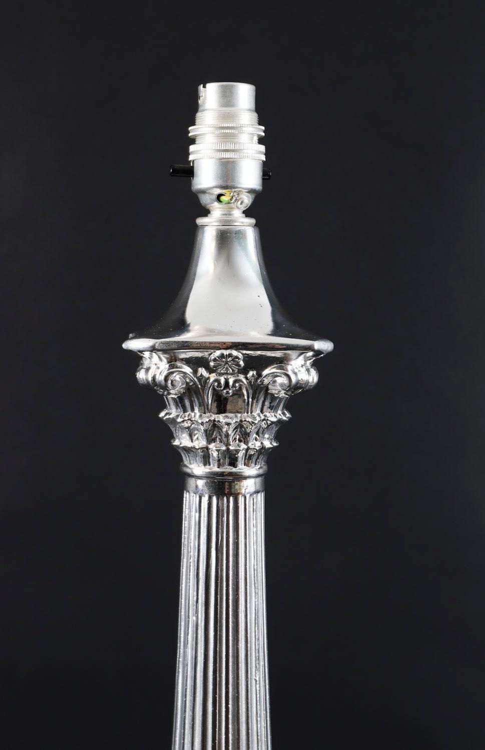 Antique Pair 2ft Silver Plated Corinthian Column Table Lamps 20th Century en venta 1