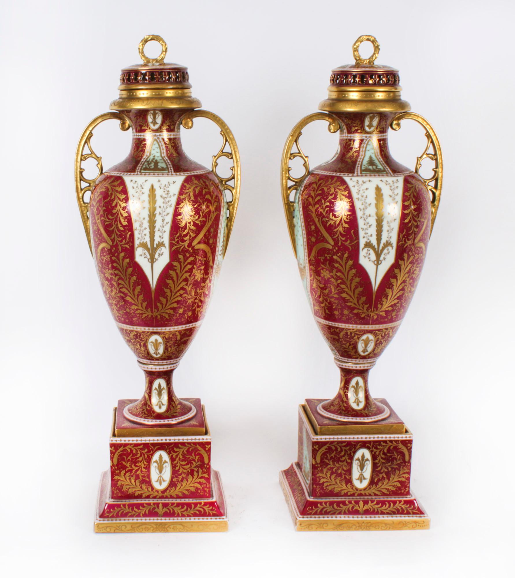 Antiquities Paire de vases sur pied en porcelaine Royal Vienna 76cm 19ème siècle en vente 5