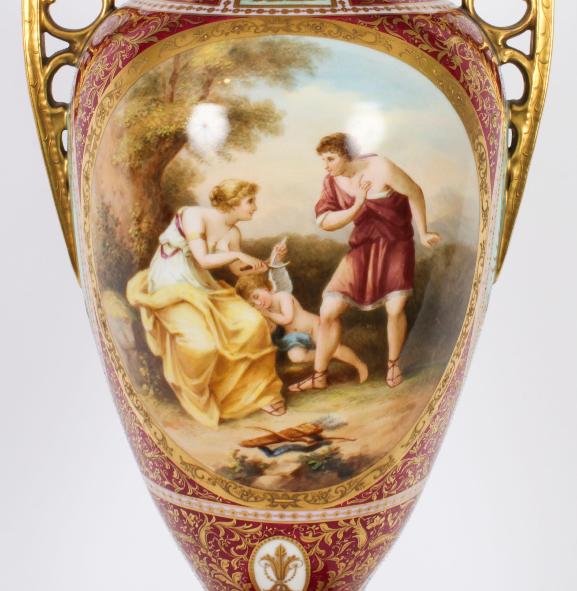 Antiquities Paire de vases sur pied en porcelaine Royal Vienna 76cm 19ème siècle en vente 6