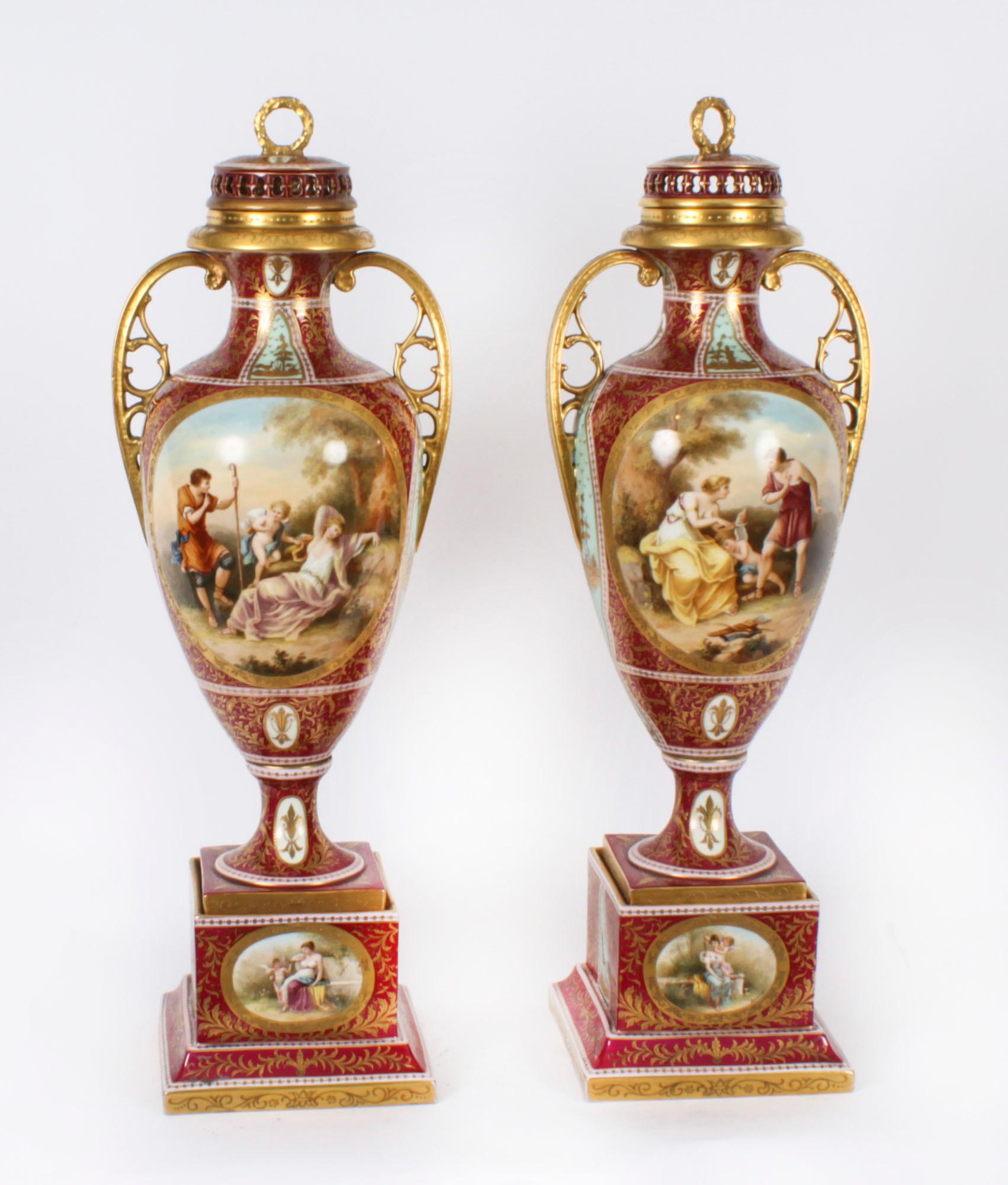 Antiquities Paire de vases sur pied en porcelaine Royal Vienna 76cm 19ème siècle en vente 14