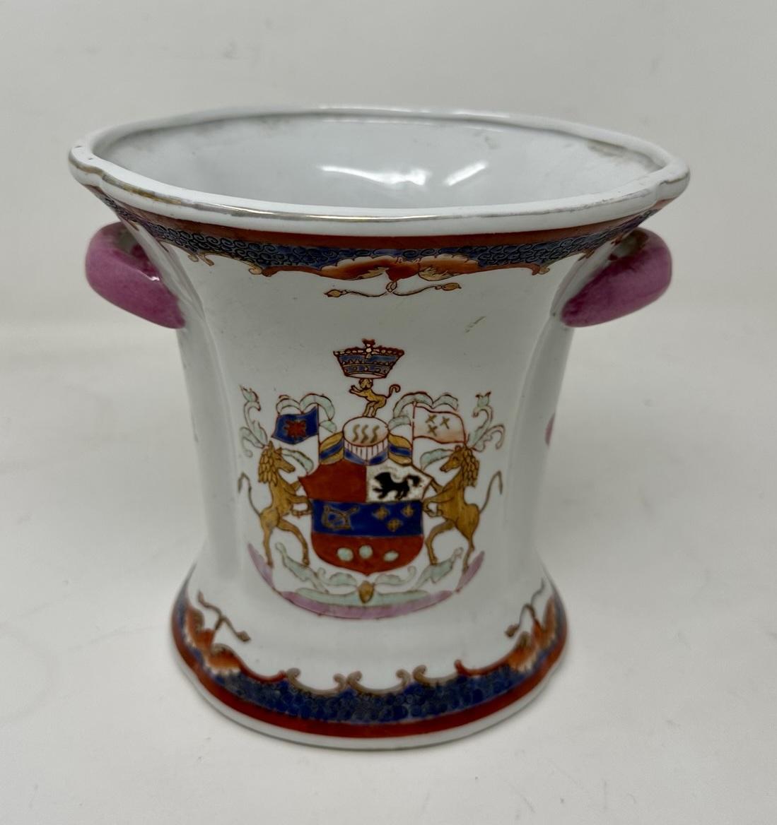 Antique Pair Asian Chinese Export Republic Porcelain Armorial Crest Urns Vases  In Good Condition In Dublin, Ireland