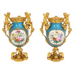 Paire d'urnes anciennes Bleu Celeste Sèvres en porcelaine et bronze doré 19ème siècle