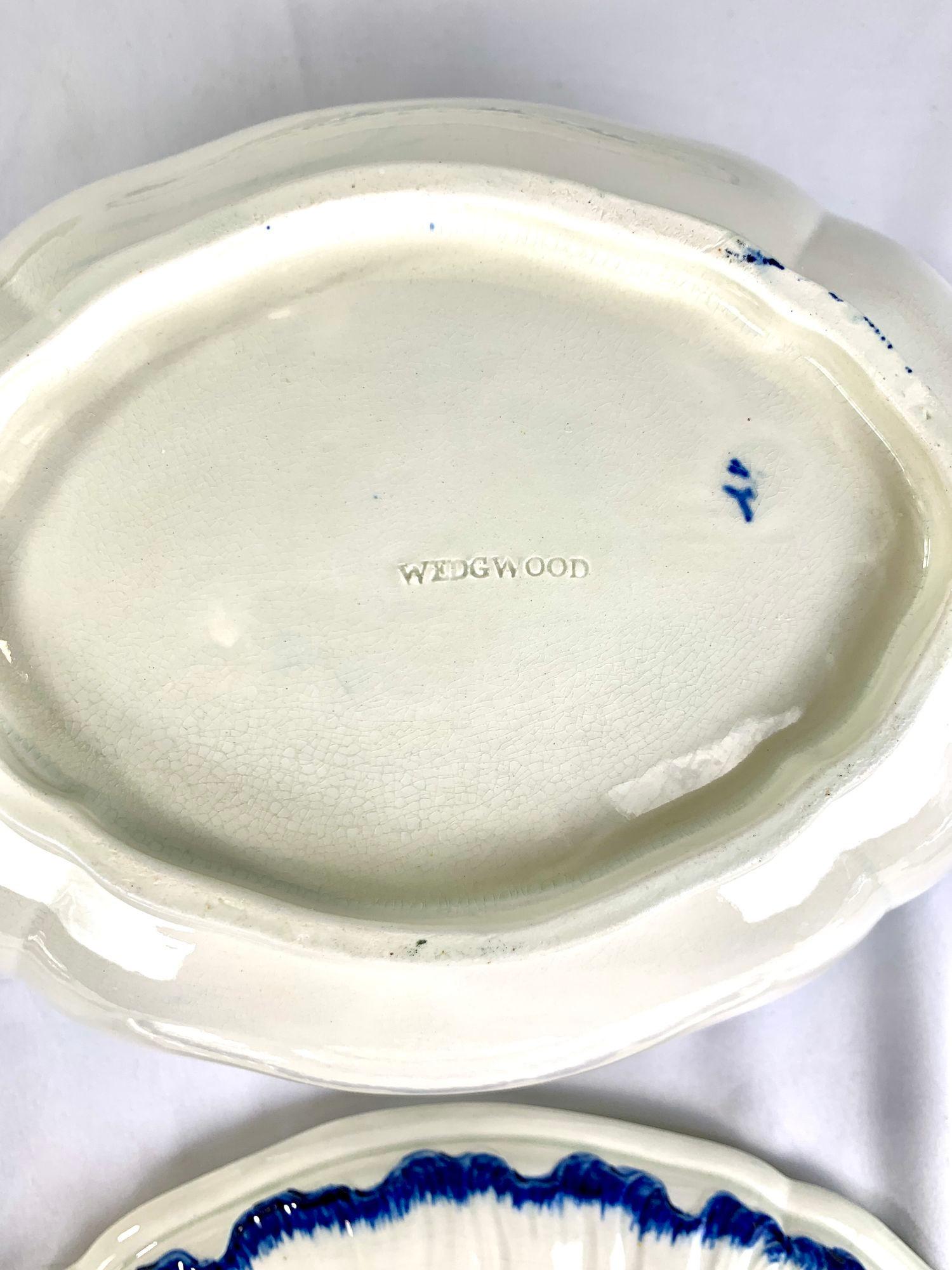 Pareja de Soperas y 8 Platos de Cena de Wedgwood en Azul y Blanco Circa 1840 siglo XIX en venta