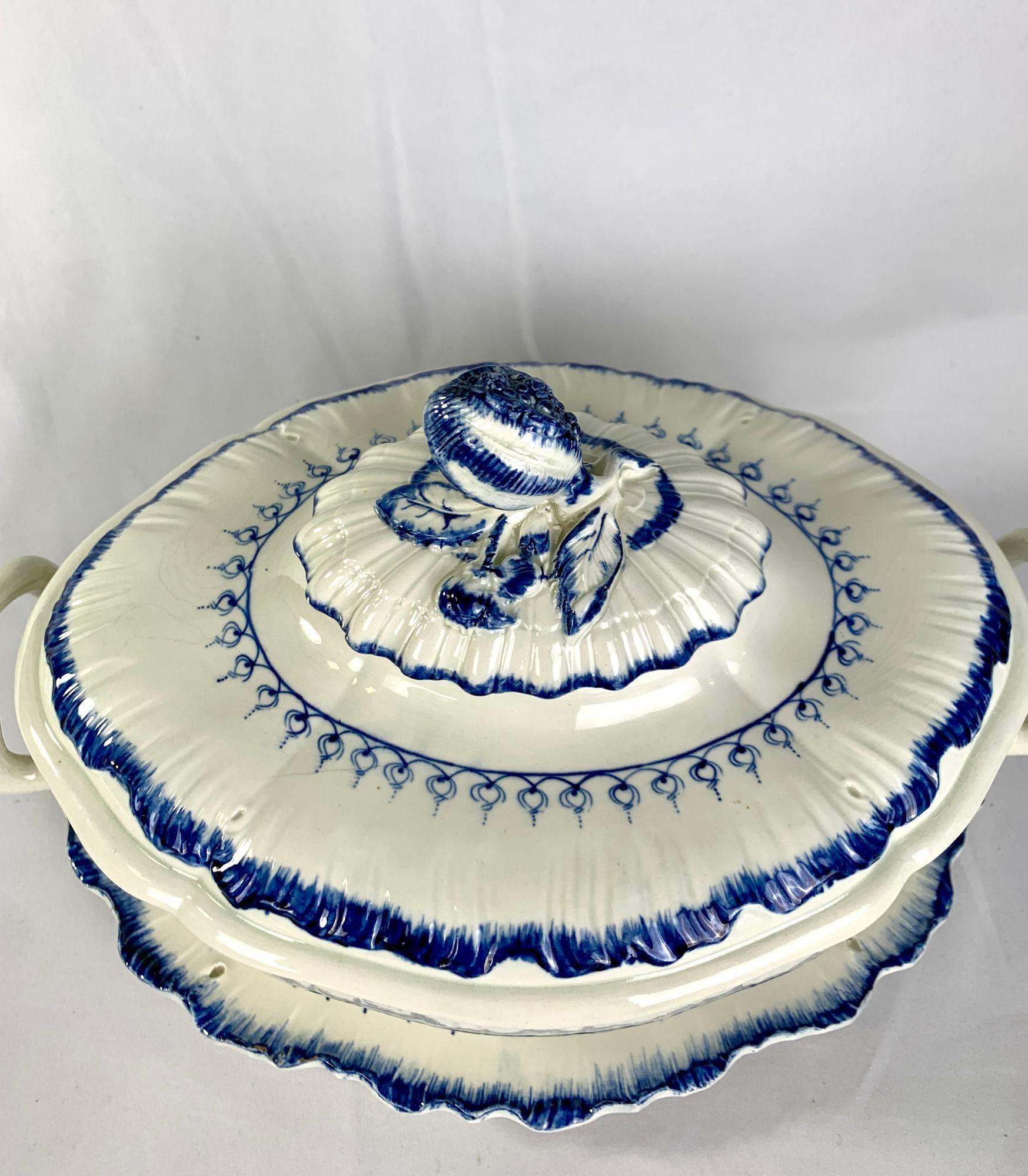 Pareja de Soperas y 8 Platos de Cena de Wedgwood en Azul y Blanco Circa 1840 Cerámica Pearlware en venta