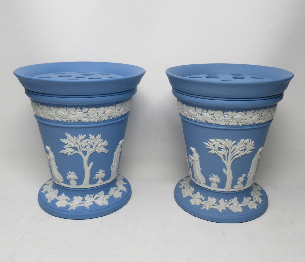 An exceptionally fine example of a pair of English blue jasper ware Wedgwood flower vases of good size proportions and outstanding heavy gauge quality, complete with their original flower receptacles. Midcentury, dated 1960s.

Of trumpet form