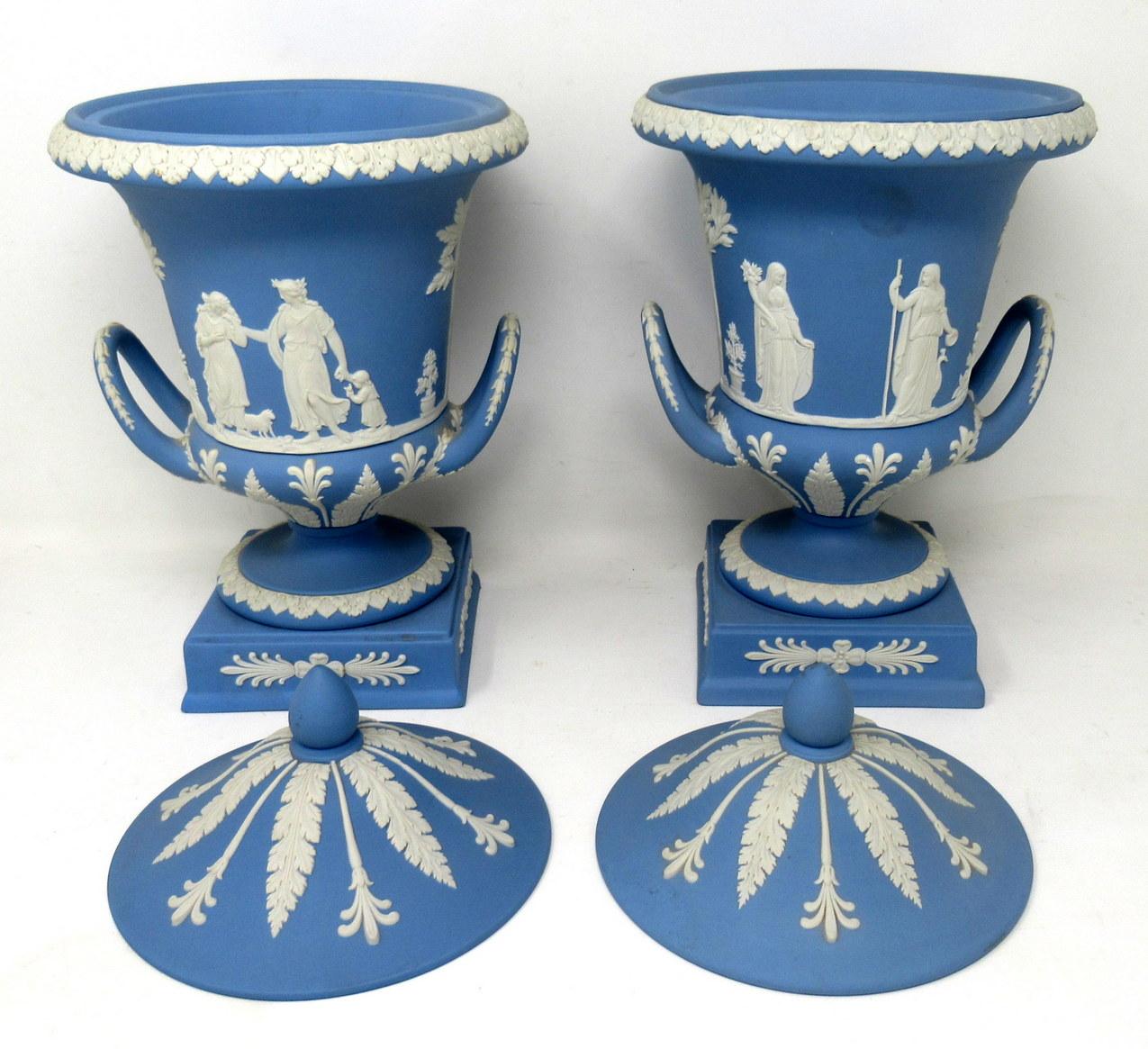 Antique Pair Blue Wedgwood Jasperware Ceramic Porcelain Urns Vases Centerpieces  In Excellent Condition In Dublin, Ireland