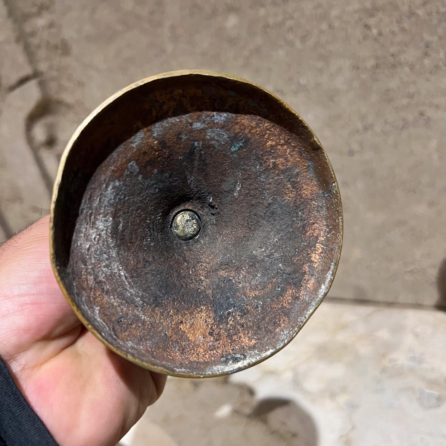 Balcanico Coppia antica di portacandele doppi in ottone Candelabri russi in vendita