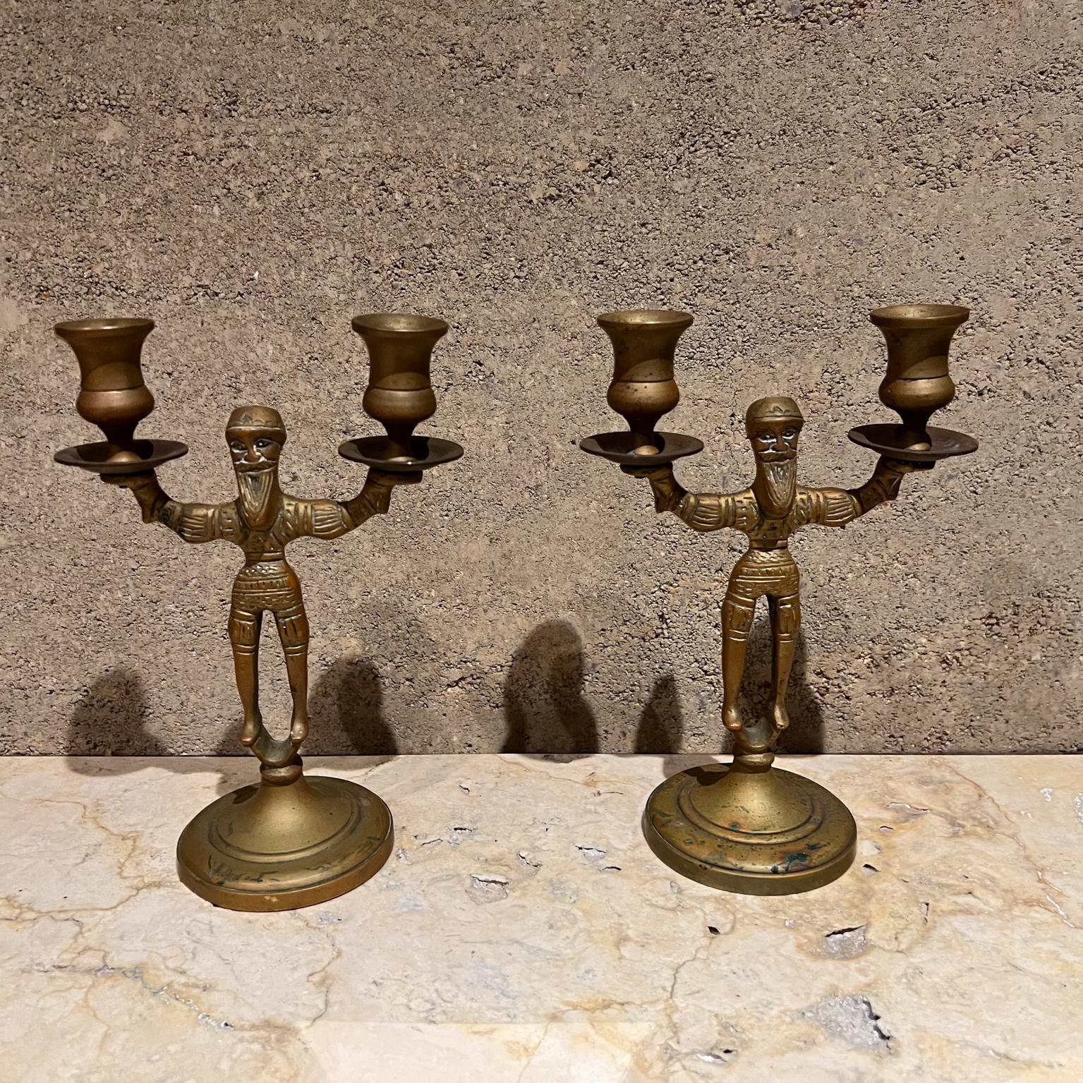 Coppia antica di portacandele doppi in ottone Candelabri russi In condizioni buone in vendita a Chula Vista, CA