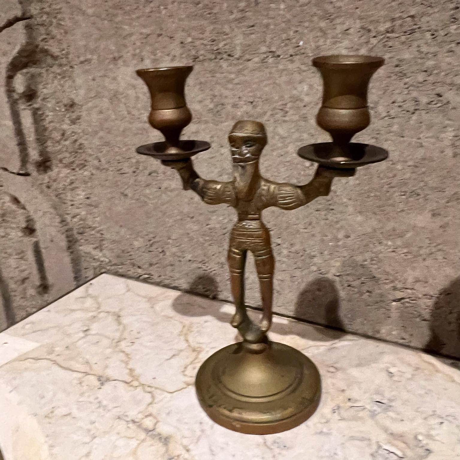 Ottone Coppia antica di portacandele doppi in ottone Candelabri russi in vendita