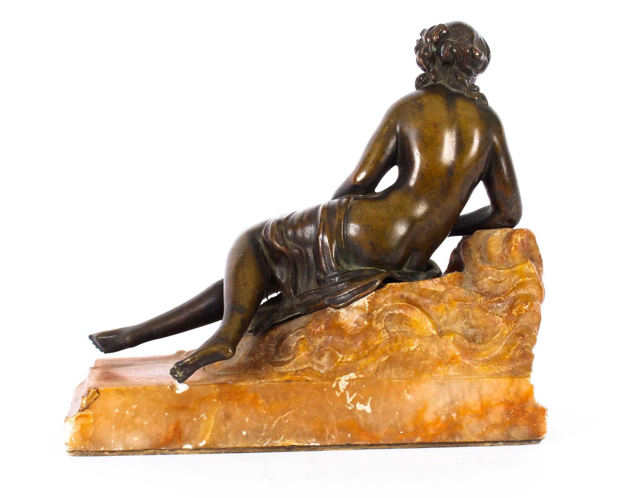 Paire de sculptures anciennes en bronze pour dames classiques semi-nues / Serre-livres 19ème siècle en vente 5