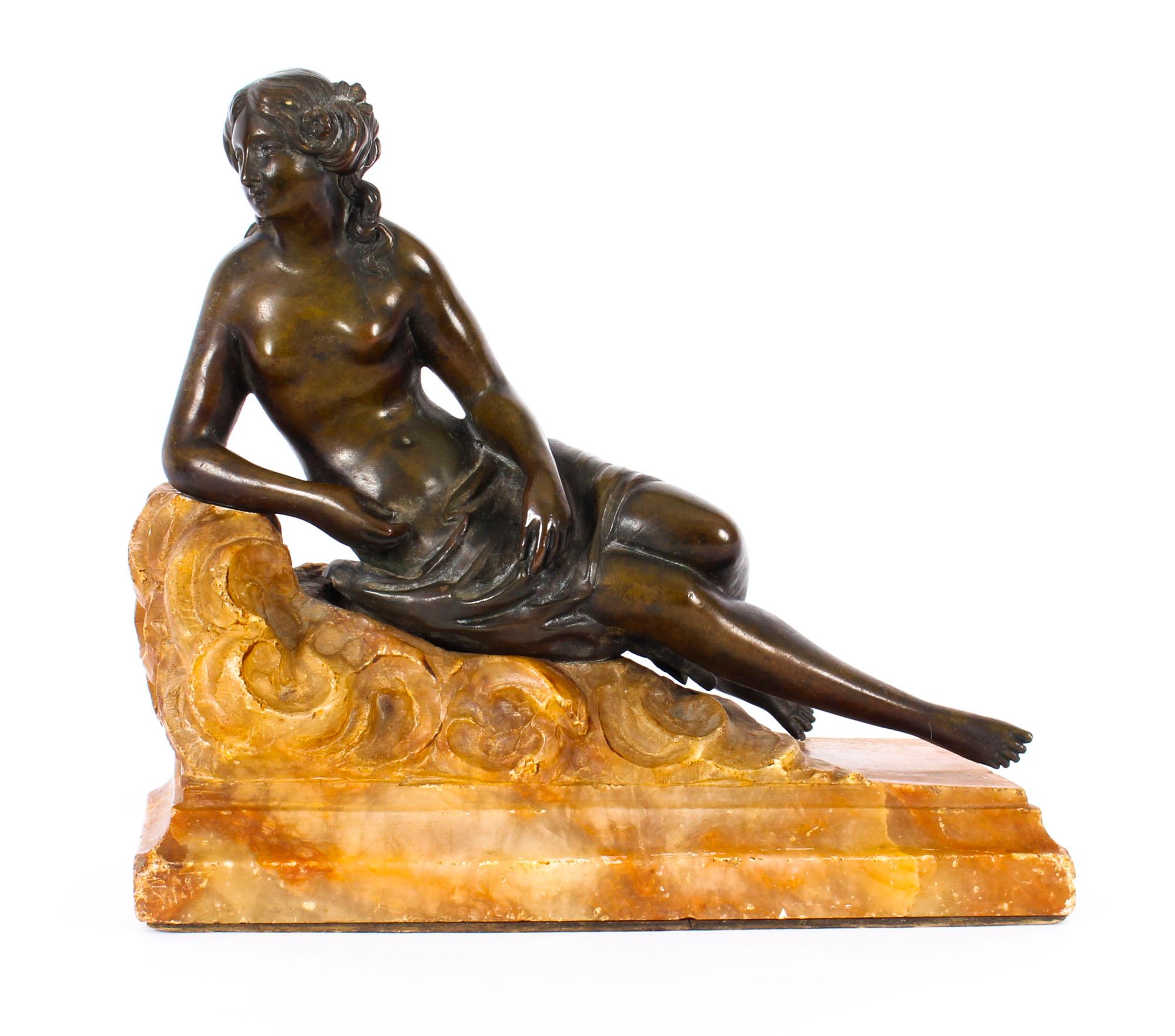 Paire de sculptures anciennes en bronze pour dames classiques semi-nues / Serre-livres 19ème siècle en vente 8