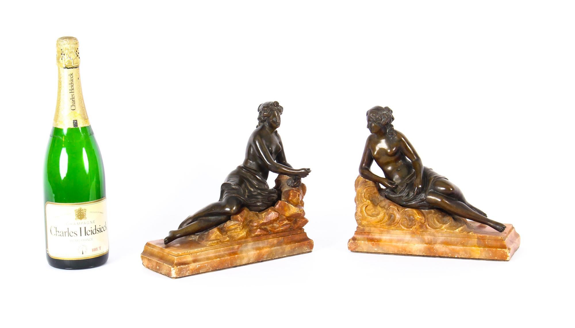 Paire de sculptures anciennes en bronze pour dames classiques semi-nues / Serre-livres 19ème siècle en vente 10