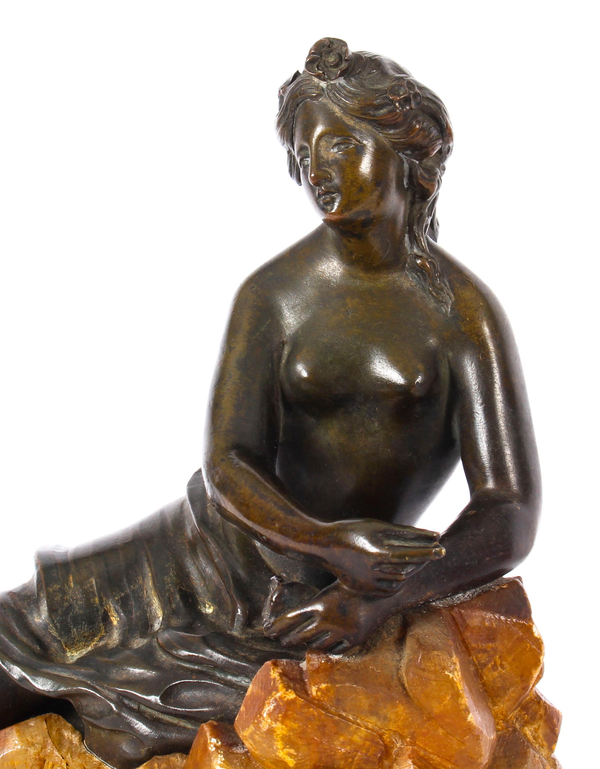 Paire de sculptures anciennes en bronze pour dames classiques semi-nues / Serre-livres 19ème siècle en vente 1