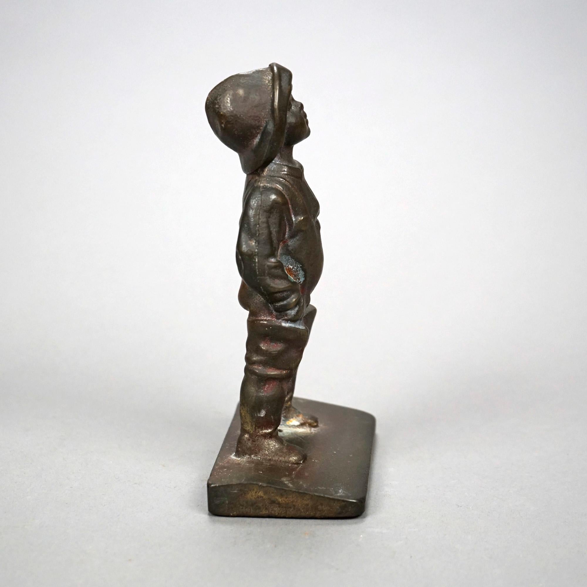 Paire de serre-livres anciens en bronze, Jeune garçon, vers 1920 en vente 2
