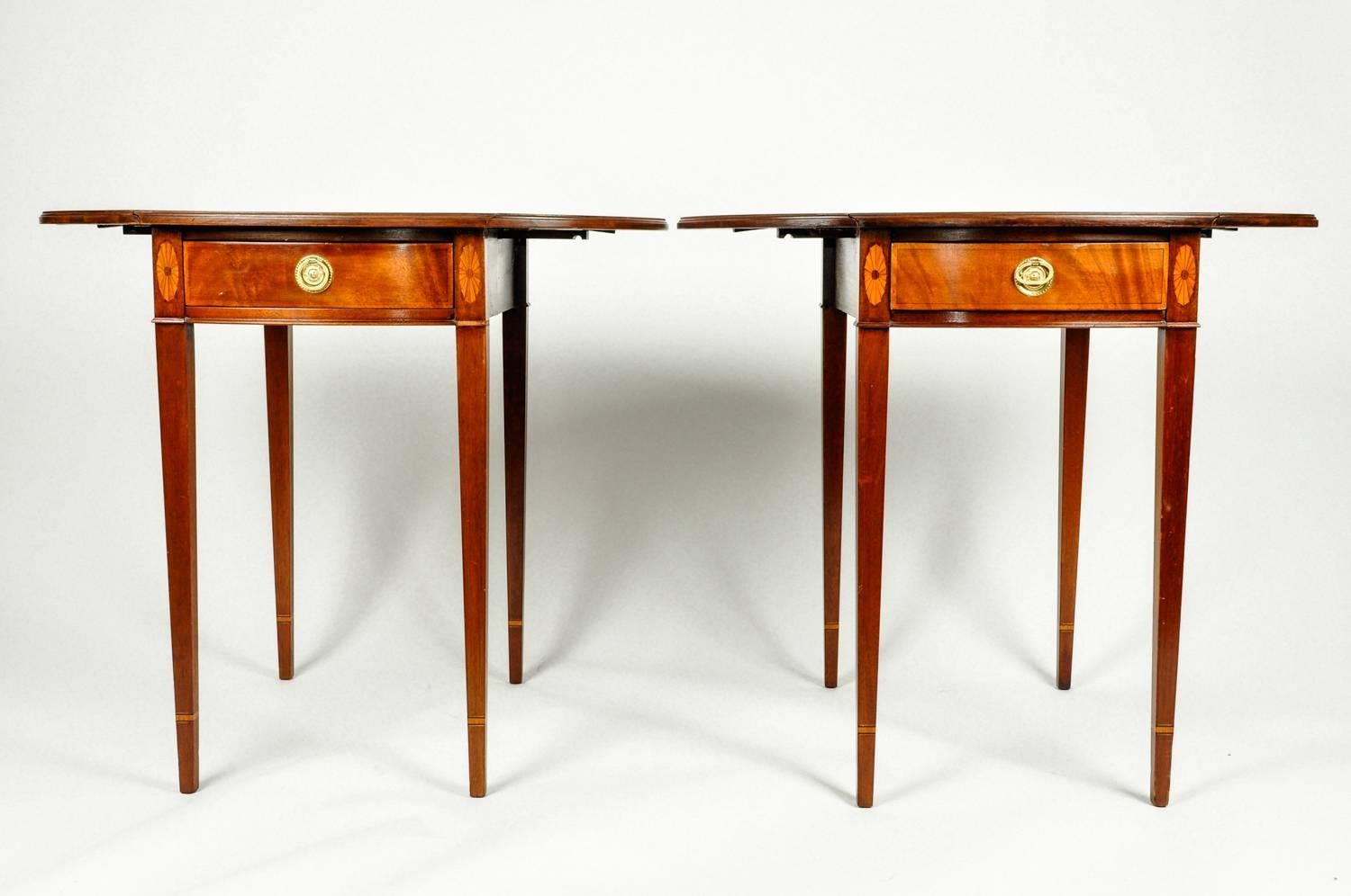 Antique Pair of Cherry / Satinwood Banded Pembroke Side Tables In Excellent Condition In Tarry Town, NY
