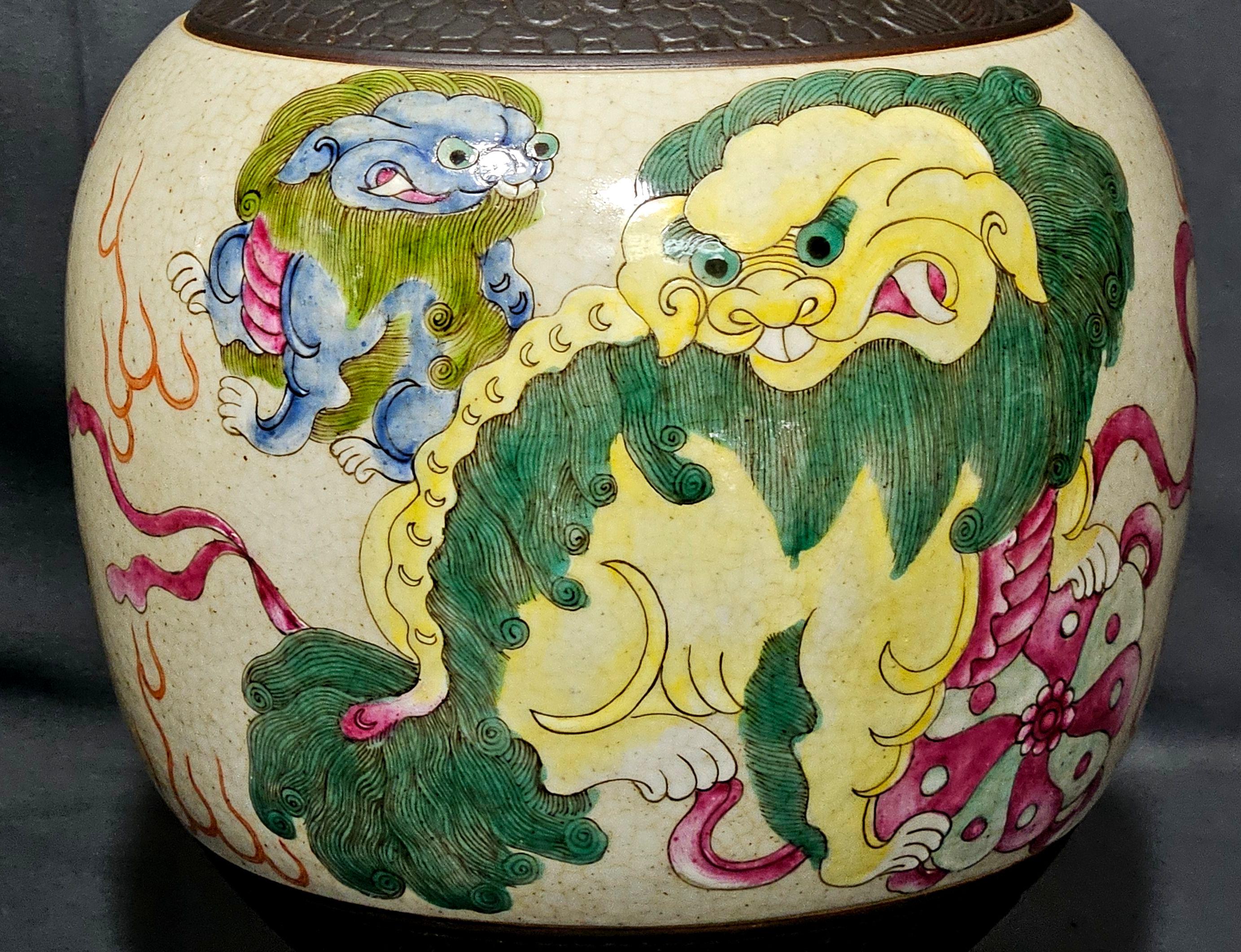 Paire ancienne de 5 lions chinois Famille Rose  Vases 19ème siècle en vente 5