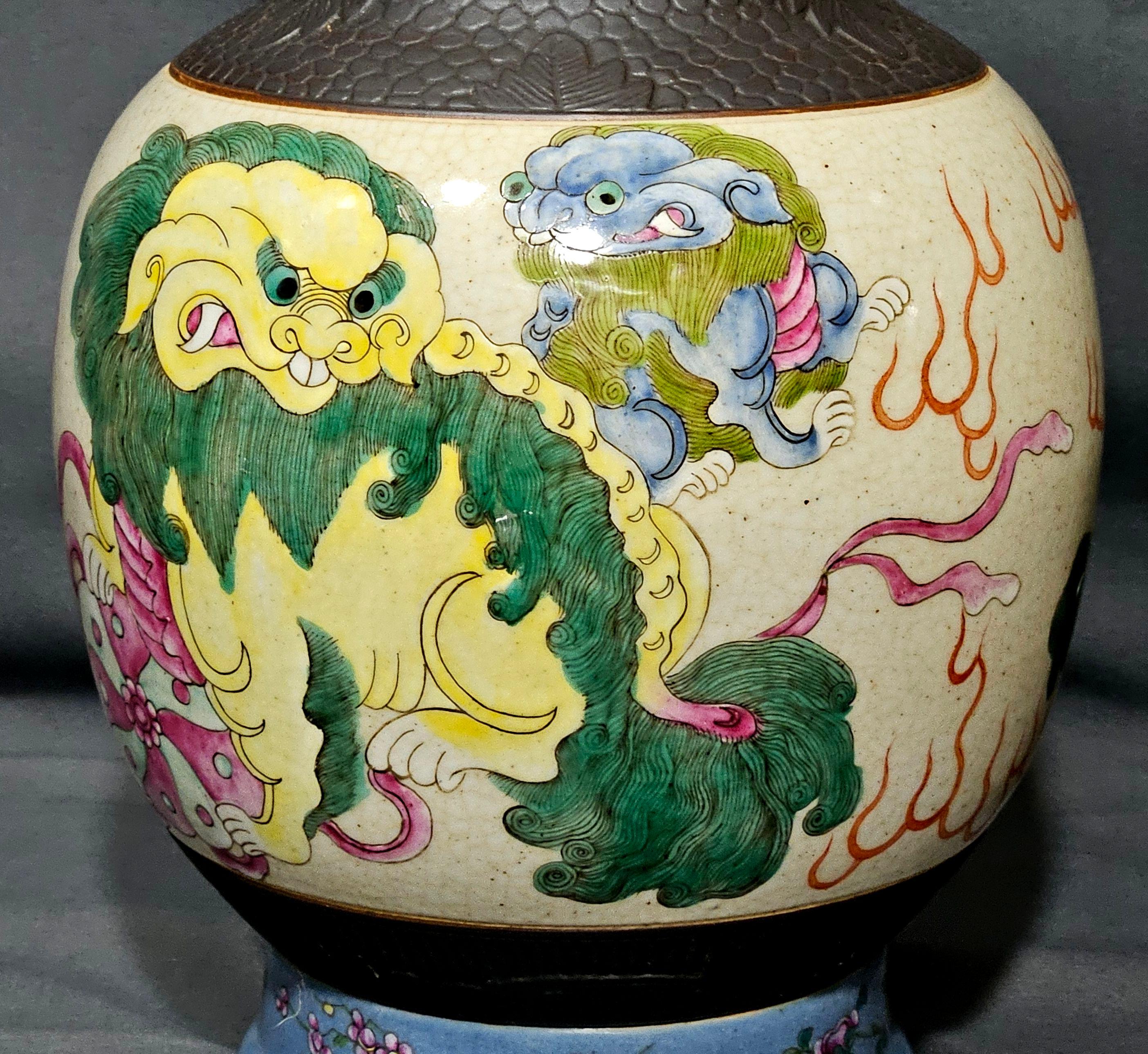 Paire ancienne de 5 lions chinois Famille Rose  Vases 19ème siècle en vente 6
