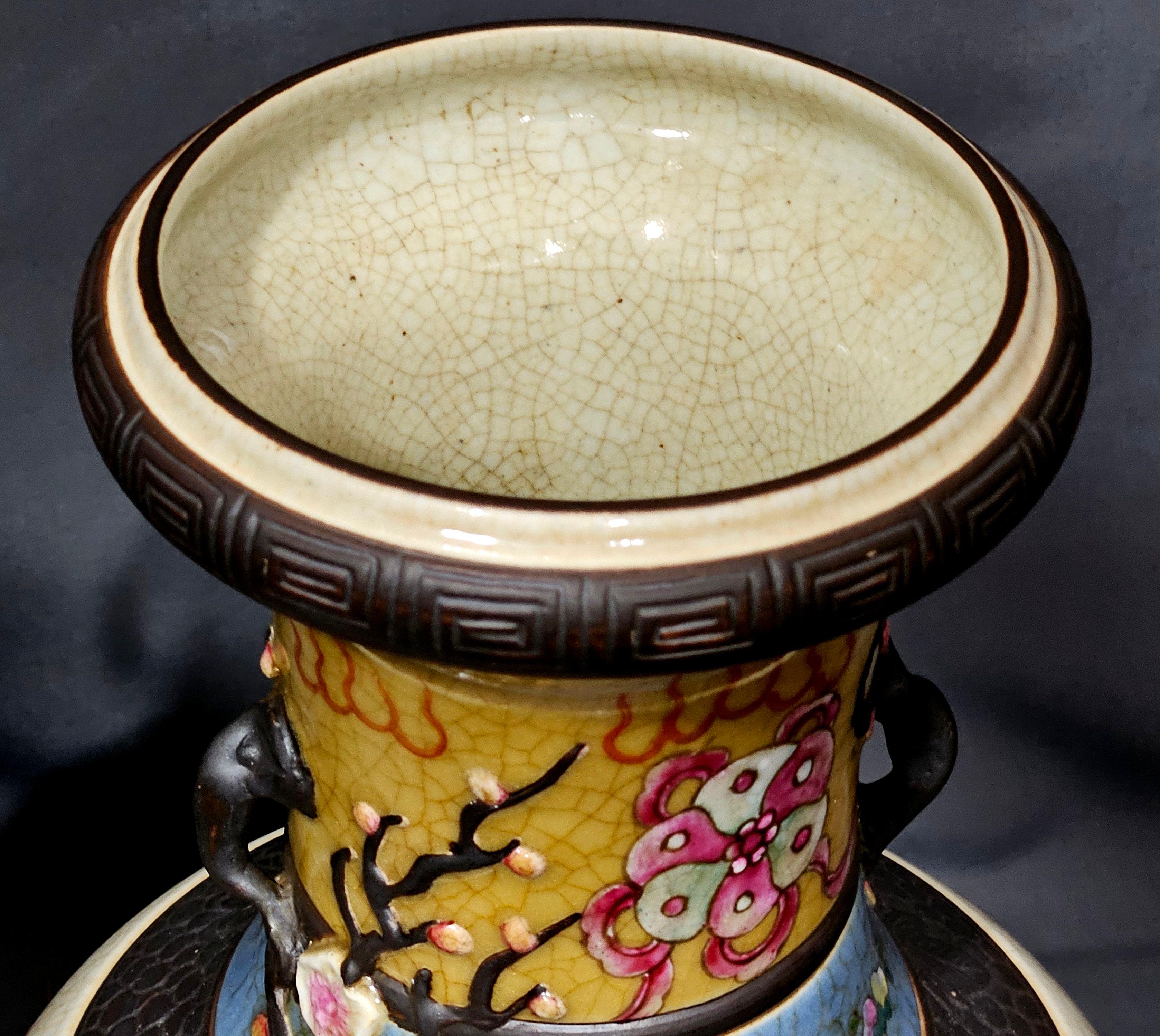 Paire ancienne de 5 lions chinois Famille Rose  Vases 19ème siècle en vente 8